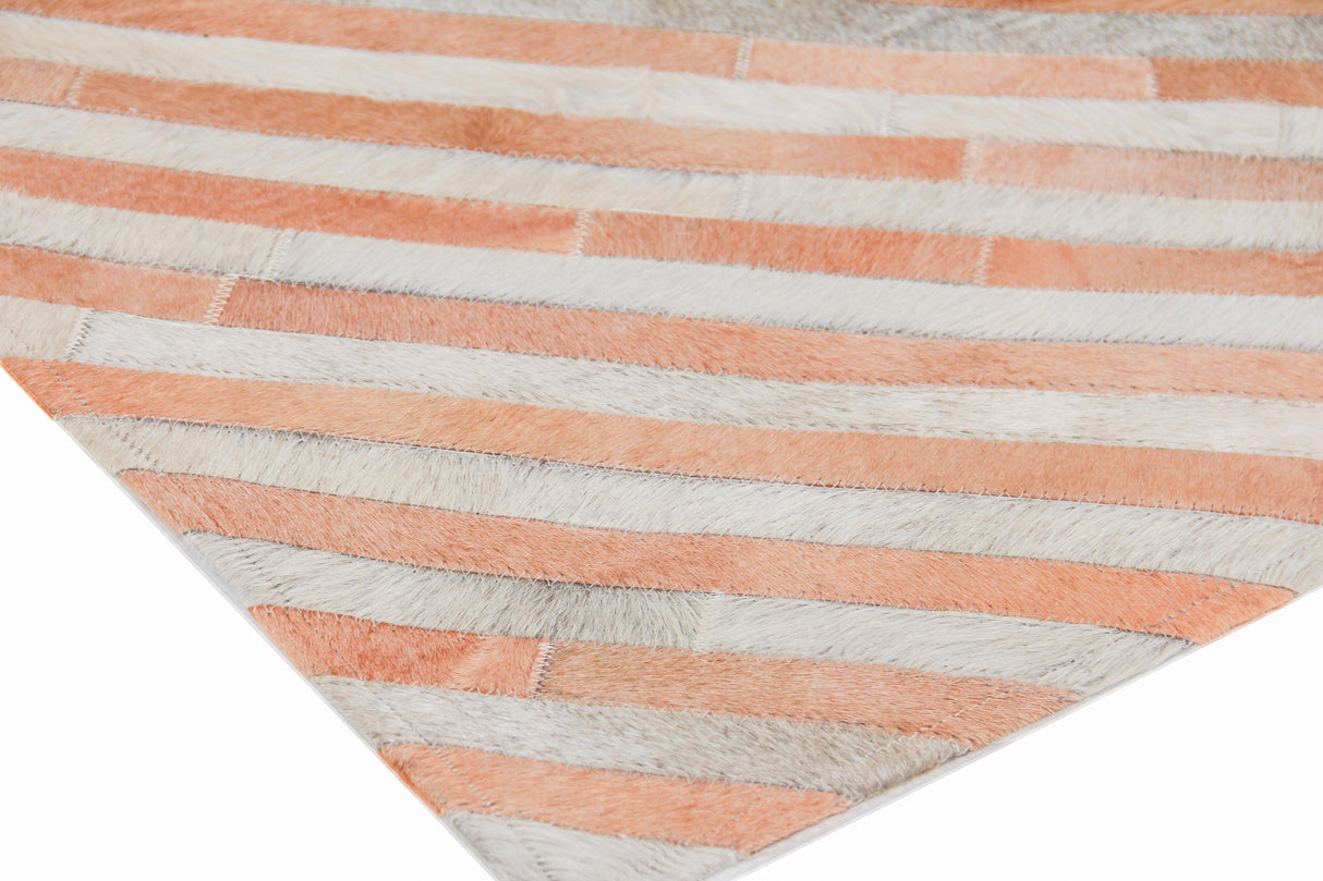 Exquisite Rugs Natural Hide Handmade Leather Hide in 2213 Beige/Ivory 8' x 10' Area Rug