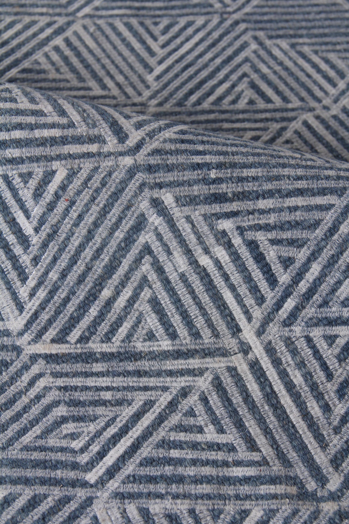 Exquisite Rugs Pavilion Flatweave Wool/Polyester in 2224 Blue/Silver 5' x 8' Area Rug