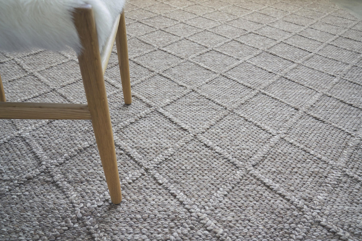 Exquisite Rugs Brentwood Hand Woven New Zealand Wool in 2227 Light Brown 17' x 20' Area Rug