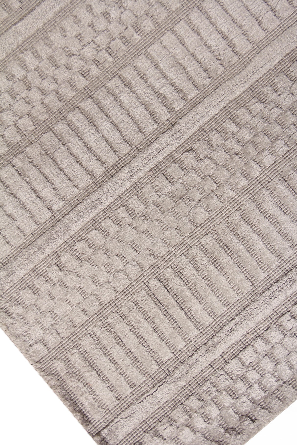 Exquisite Rugs Addison Hand Loomed Bamboo Silk in 2234 Aluminum 10' x 14' Area Rug