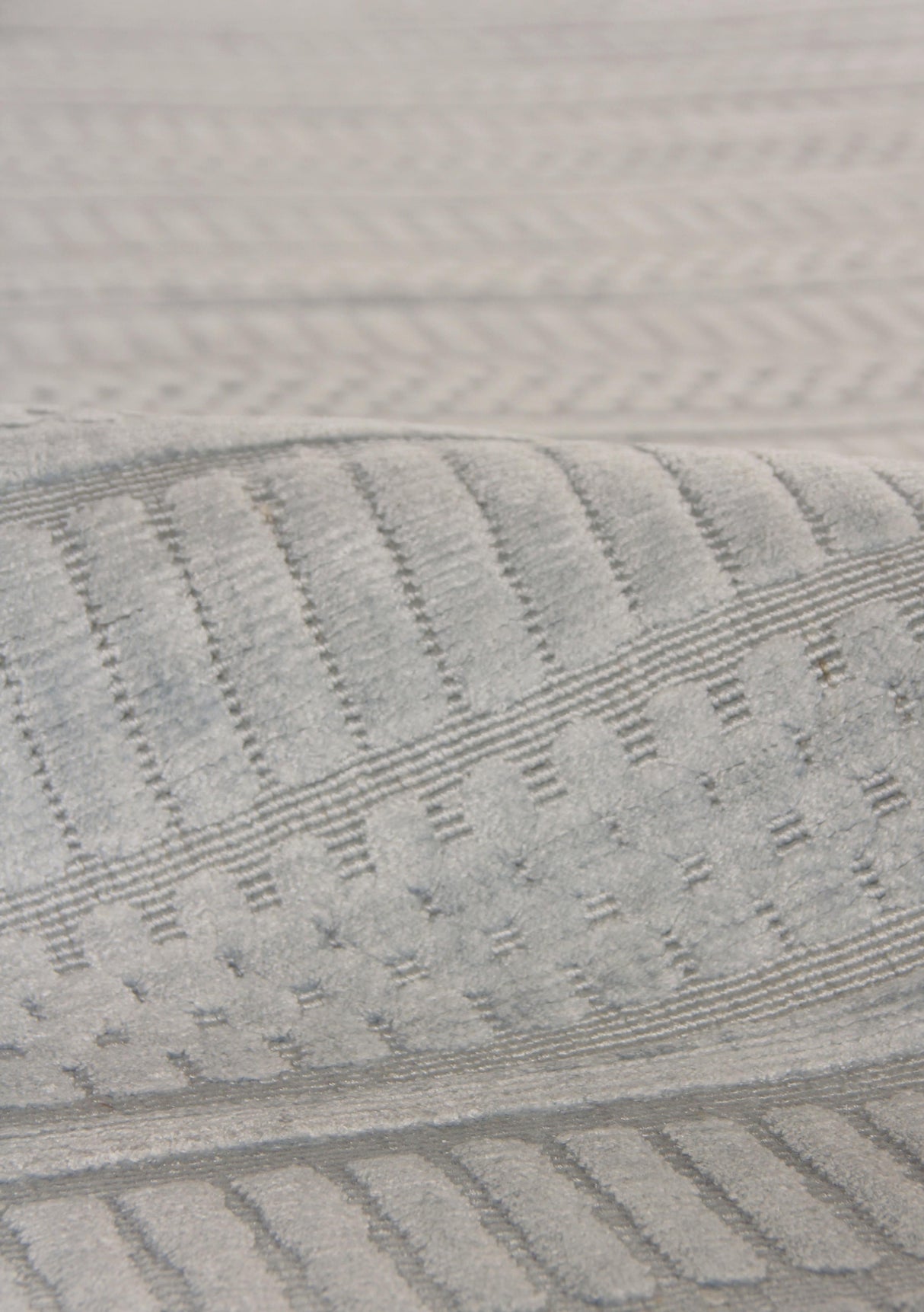Exquisite Rugs Addison Hand Loomed Bamboo Silk in 2236 Ice Blue 8' x 10' Area Rug
