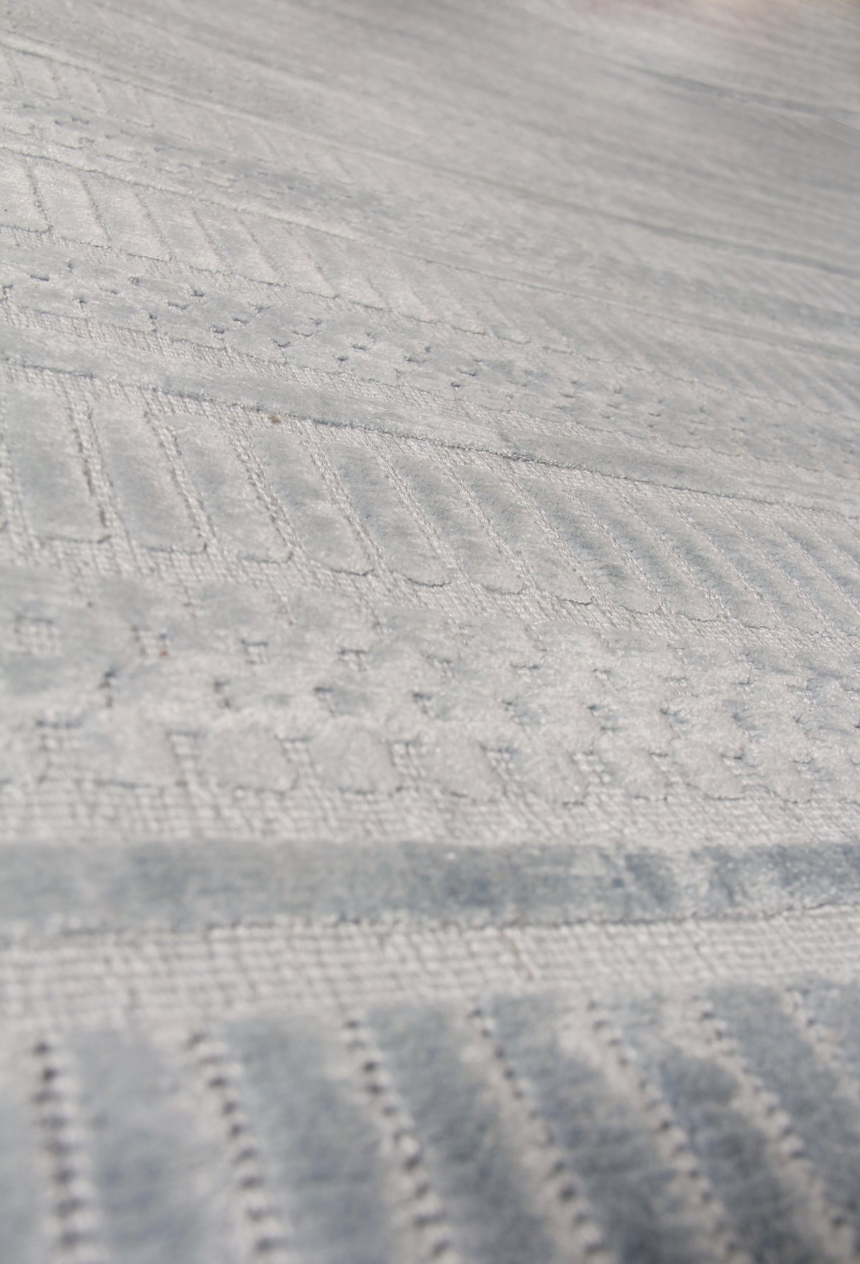 Exquisite Rugs Addison Hand Loomed Bamboo Silk in 2236 Ice Blue 8' x 10' Area Rug