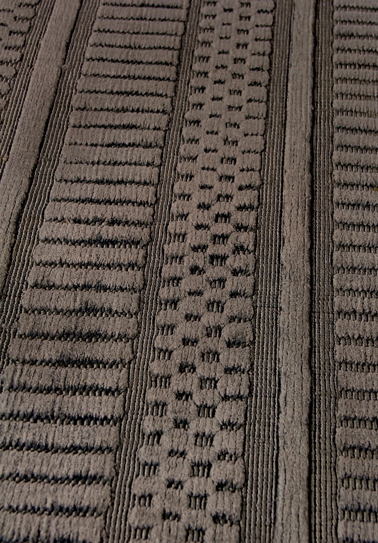 Exquisite Rugs Addison Hand Loomed Bamboo Silk in 2242 Brown 6' x 9' Area Rug