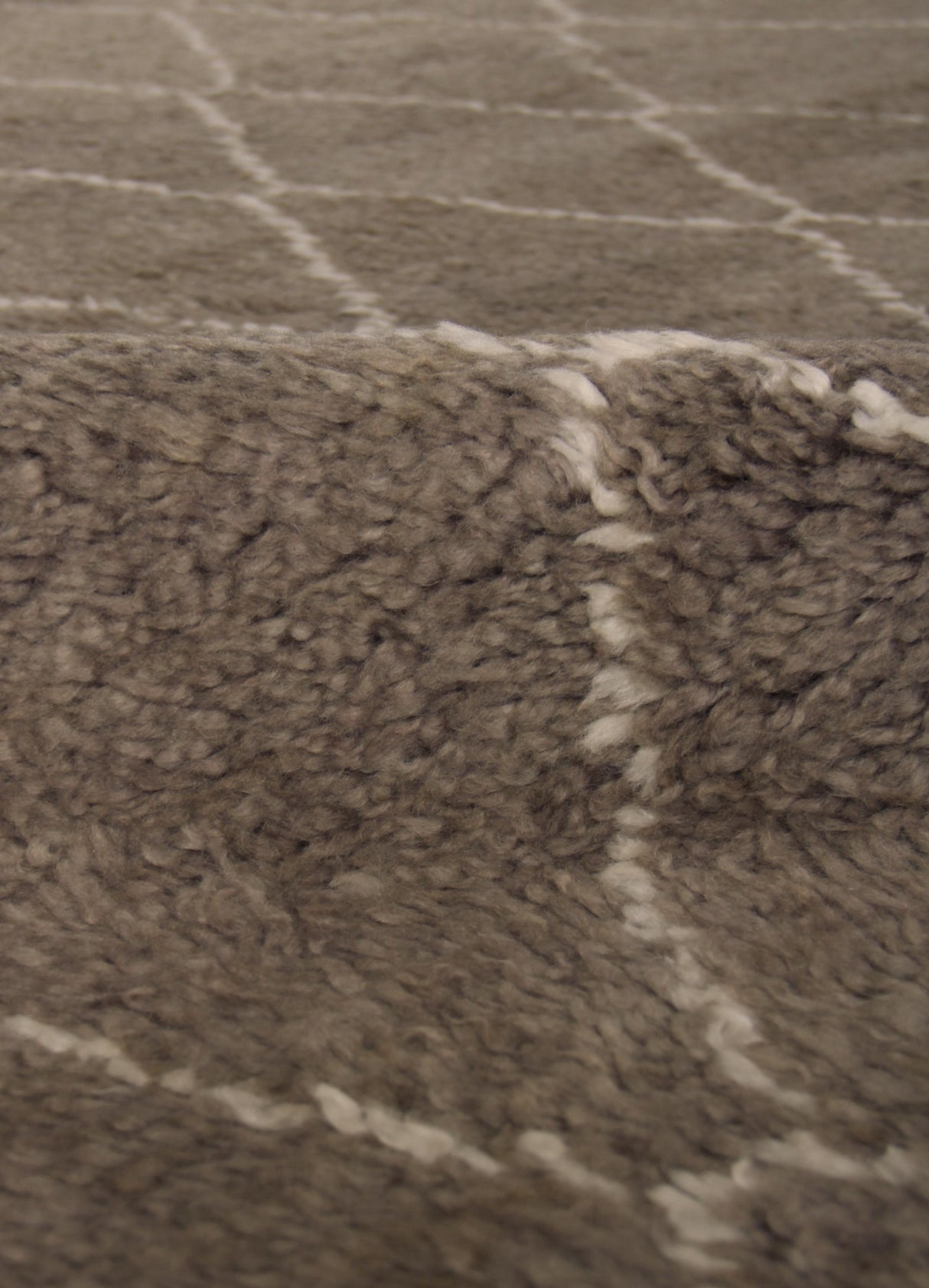 Exquisite Rugs Moroccan Hand Knotted New Zealand Wool in 2250 Brown 8' x 10' Area Rug