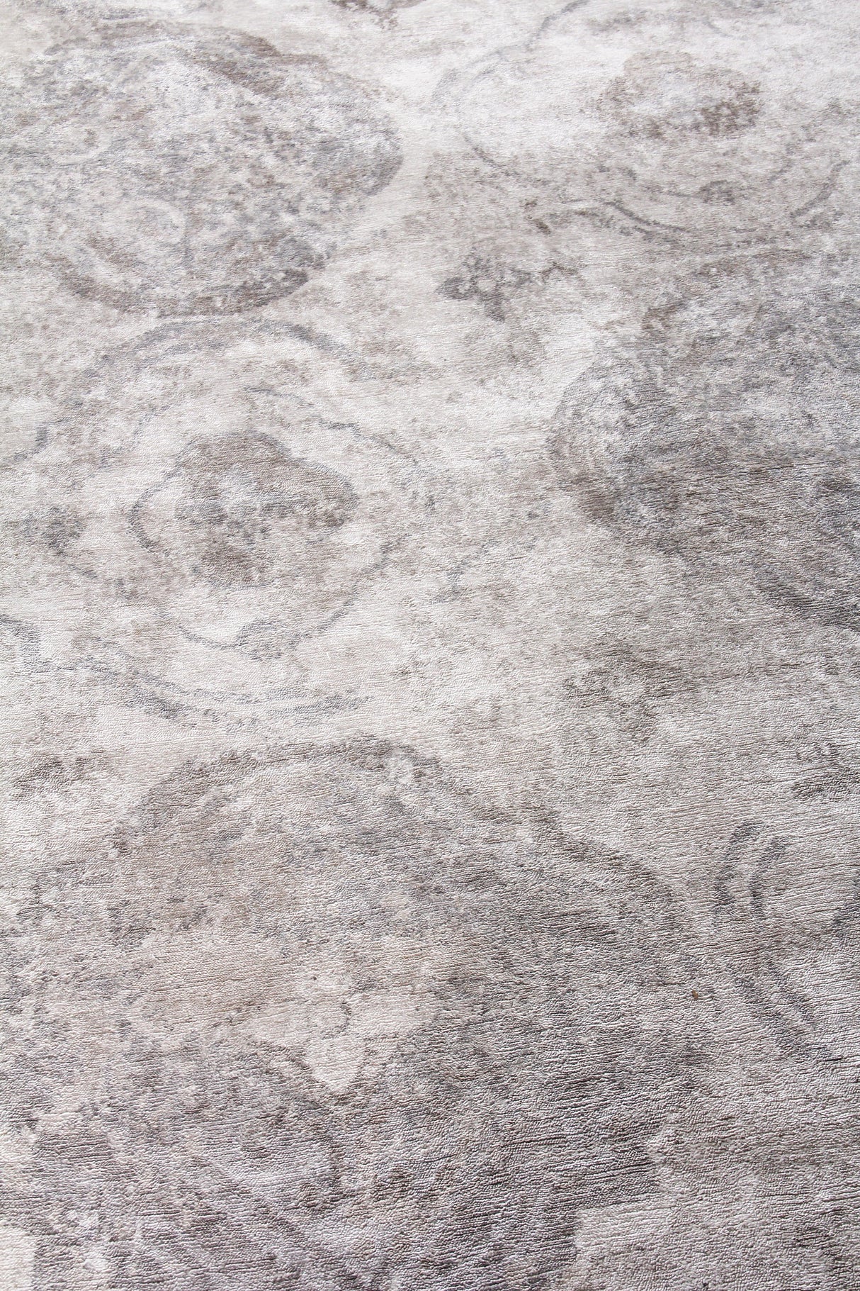 Exquisite Rugs Antique'd Silk Hand Knotted Bamboo Silk in 2431 Beige/Ivory/Gray 6' x 9' Area Rug
