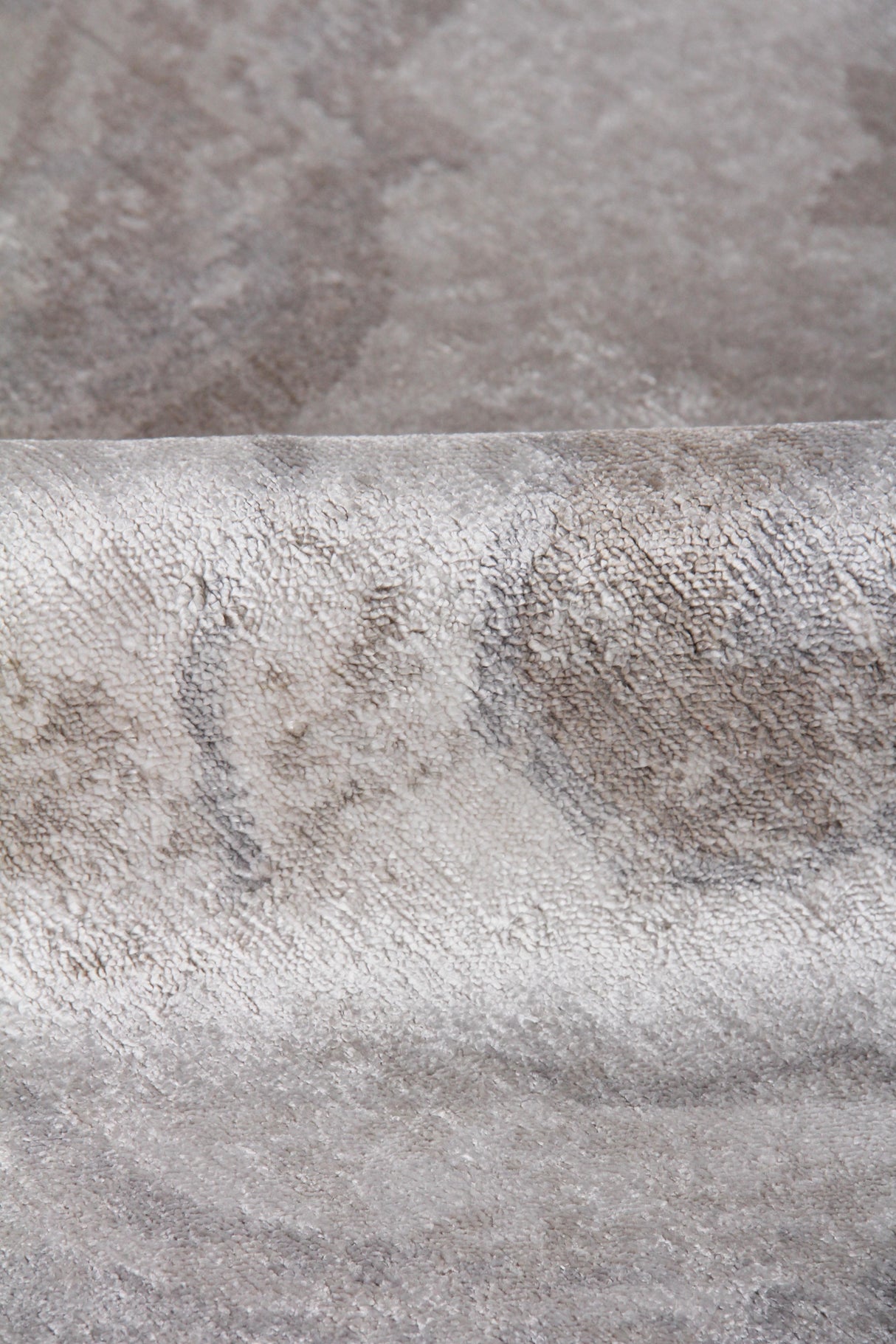 Exquisite Rugs Antique'd Silk Hand Knotted Bamboo Silk in 2431 Beige/Ivory/Gray 6' x 9' Area Rug