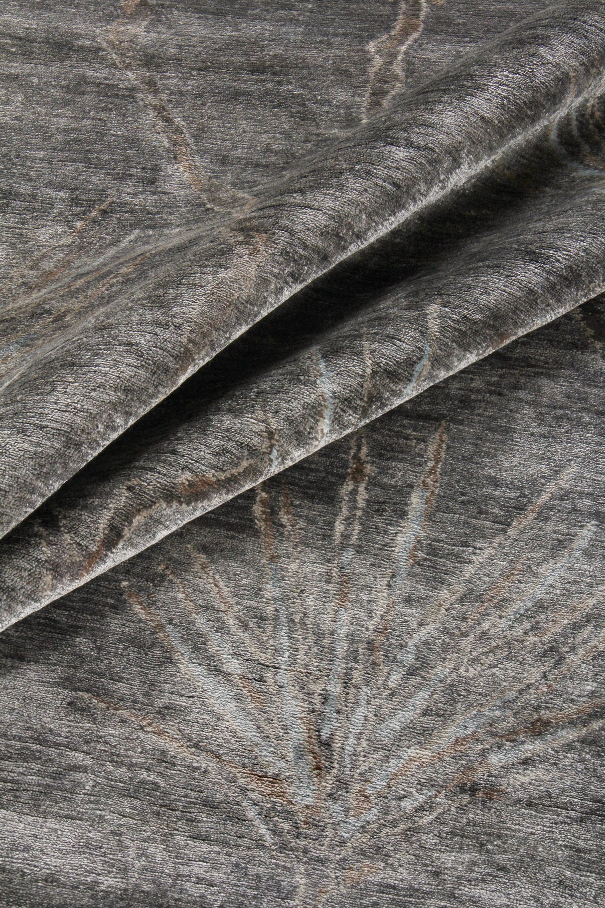 Exquisite Rugs Antique'd Silk Hand Knotted Bamboo Silk in 2433 Dark Gray/Gray 10' x 14' Area Rug