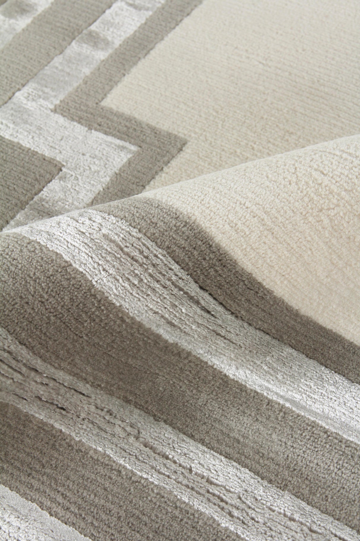 Exquisite Rugs Vero Hand Knotted Wool/Bamboo Silk in 2501 Ivory/Silver/Dark Gray 10' x 14' Area Rug