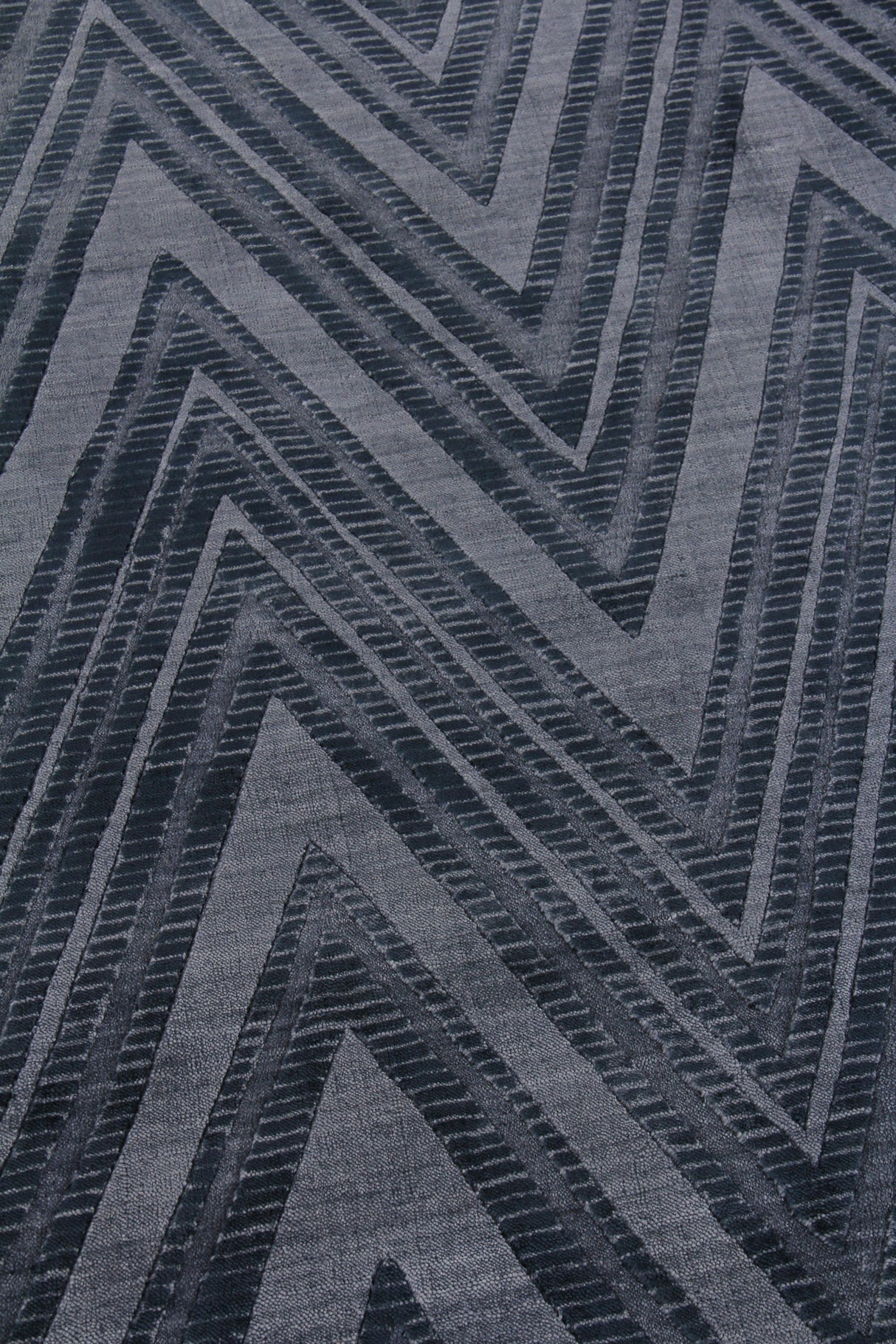 Exquisite Rugs Reflections Hand Loomed Bamboo Silk in 2523 Blue/Denim 8' x 10' Area Rug