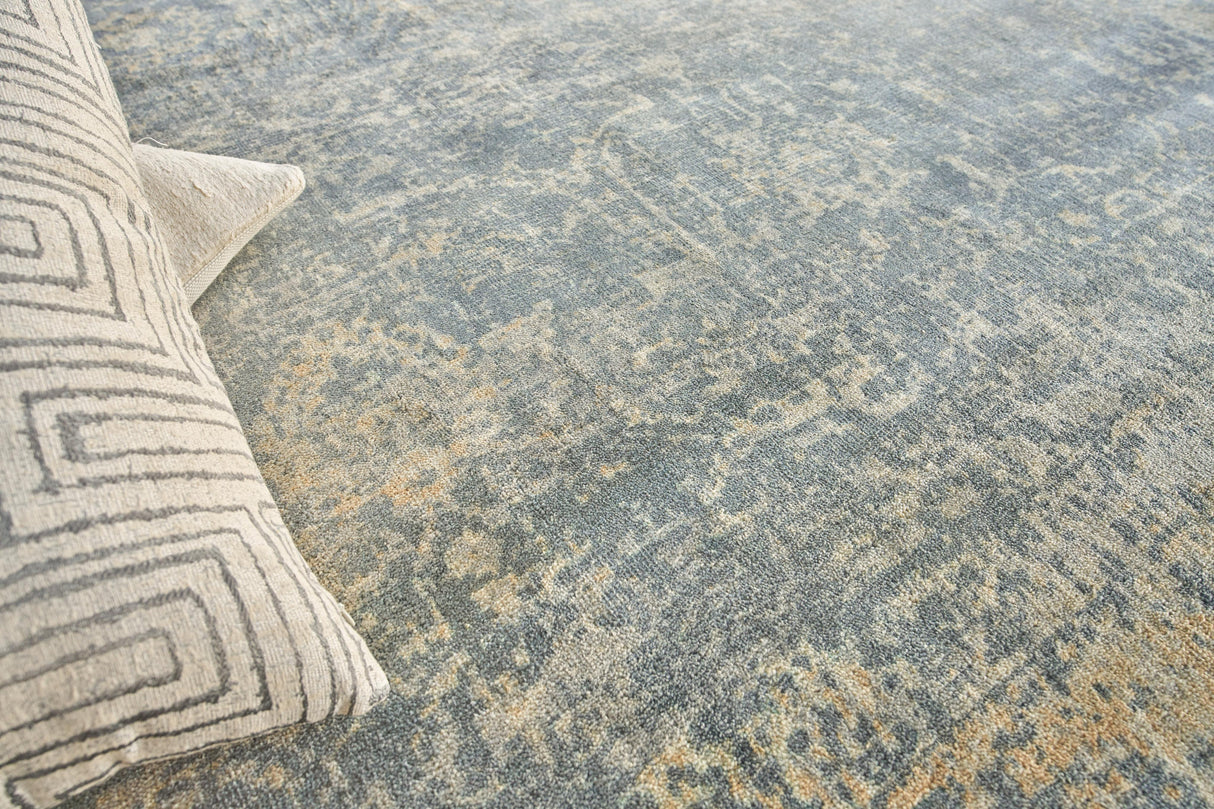 Exquisite Rugs Cassina Hand Loomed Bamboo Silk in 2547 Silver/Ivory 6' x 9' Area Rug