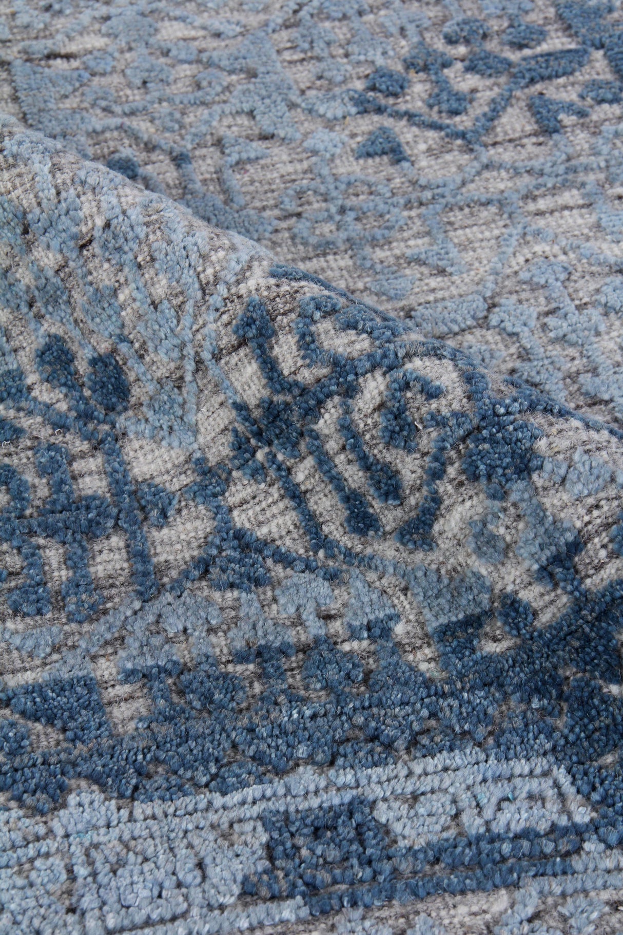 Exquisite Rugs Cadence Hand Knotted Wool/Bamboo Silk in 2566 Light Blue/Gray 10' x 14' Area Rug