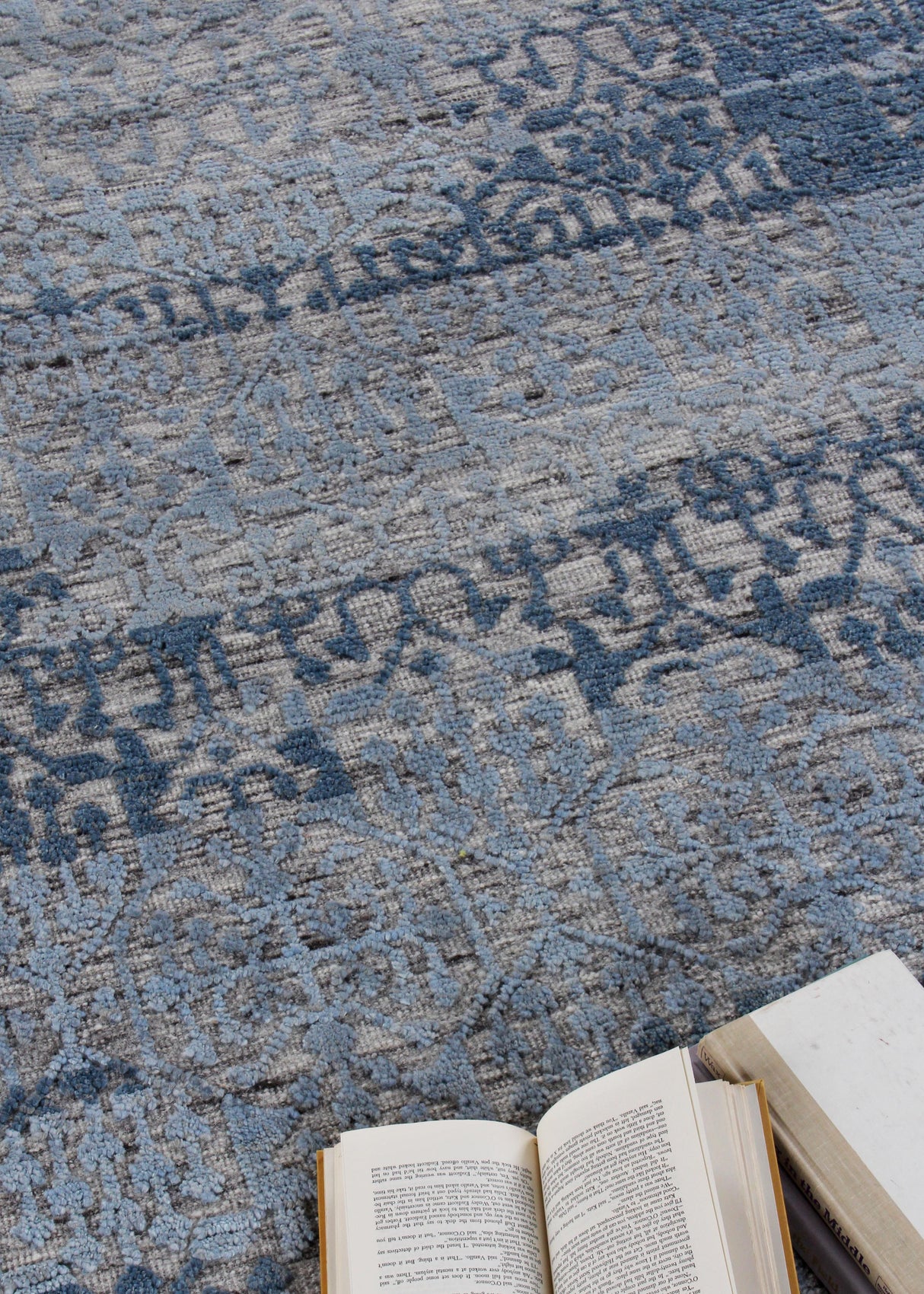 Exquisite Rugs Cadence Hand Knotted Wool/Bamboo Silk in 2566 Light Blue/Gray 10' x 14' Area Rug