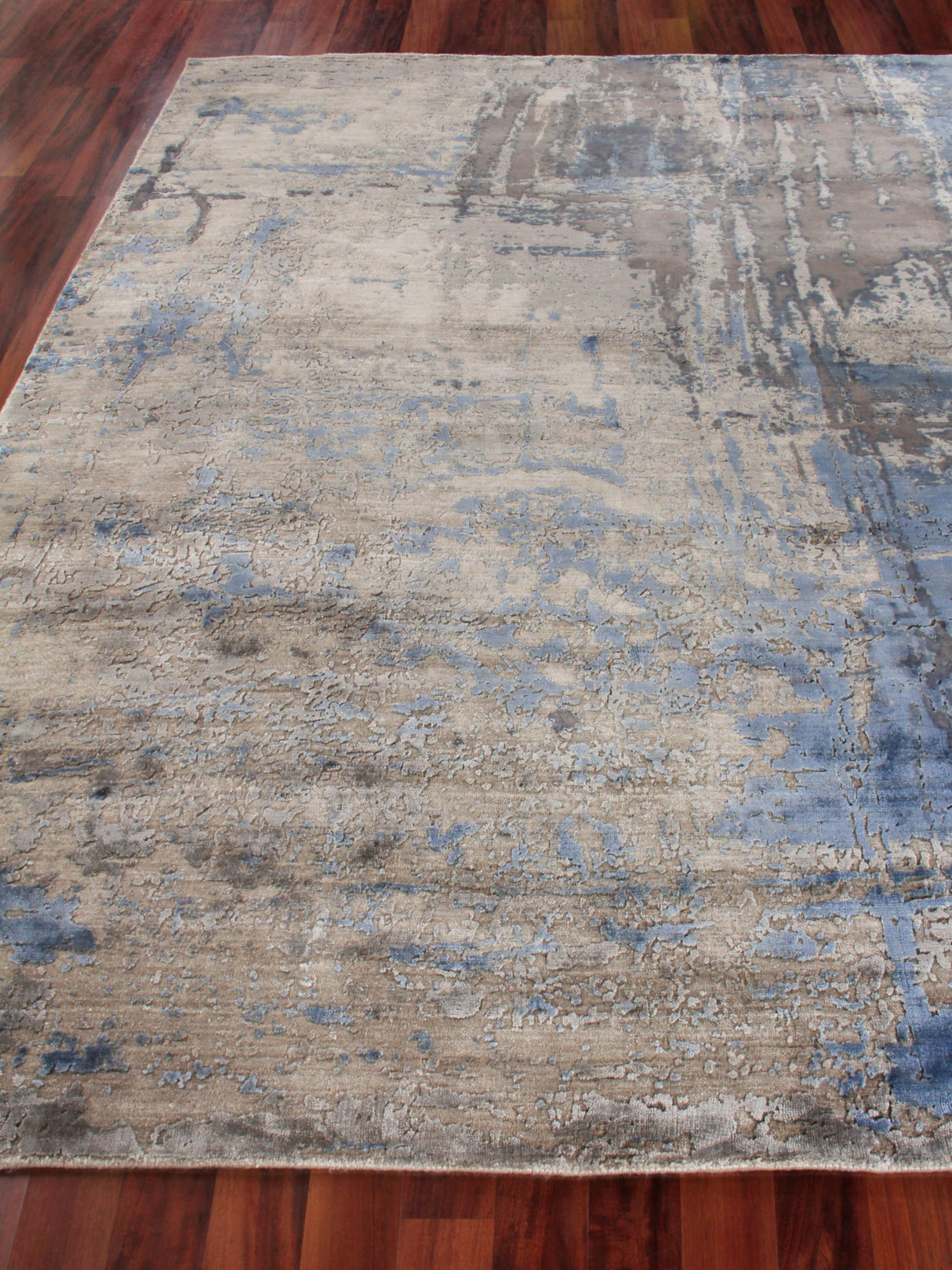 Exquisite Rugs Reflections Hand Loomed Bamboo Silk in 2620 Beige/Blue 8' x 10' Area Rug
