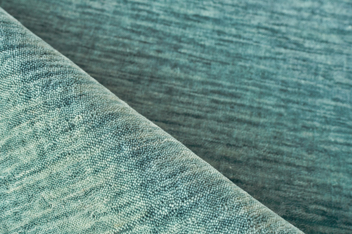 Exquisite Rugs Roche Hand Loomed New Zealand Wool in 2734 Soft Teal 16' x 21.83' Area Rug