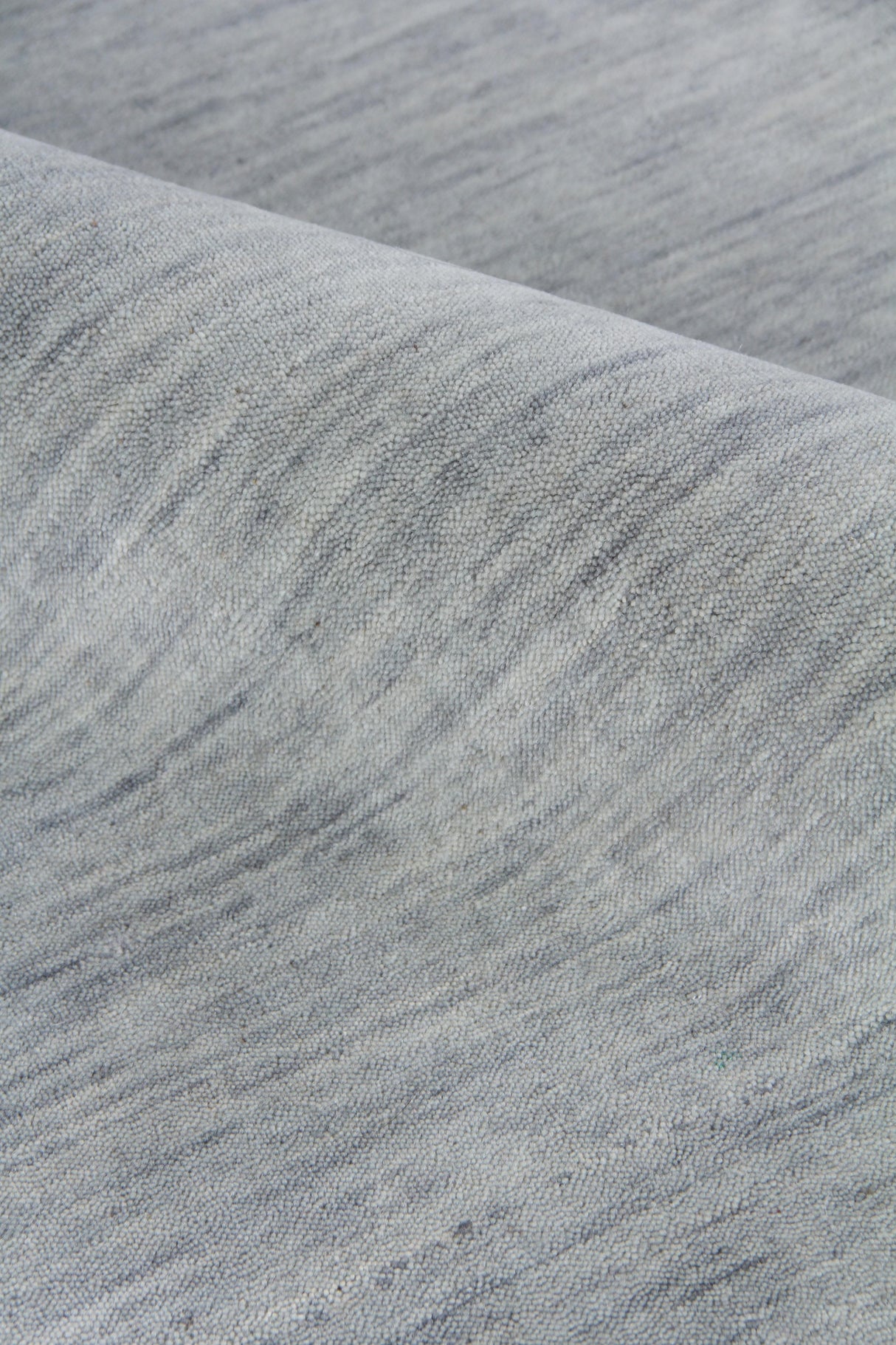 Exquisite Rugs Roche Hand Loomed New Zealand Wool in 2743 Soft Green 2.5' x 8' Area Rug