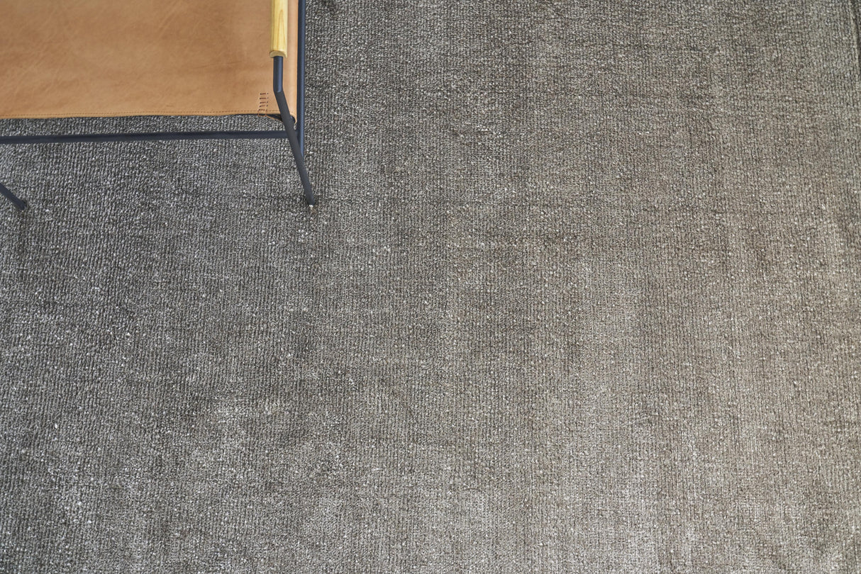 Exquisite Rugs Calla Hand Loomed Bamboo Silk in 2875 Khaki 6' x 9' Area Rug