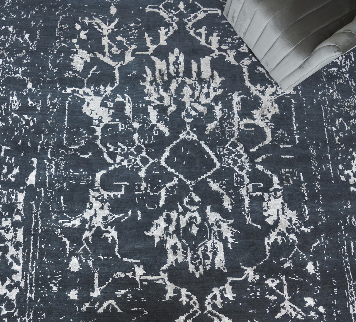 Exquisite Rugs Terras Hand Knotted Wool/Bamboo Silk in 3131 Navy/Silver 12' x 15' Area Rug
