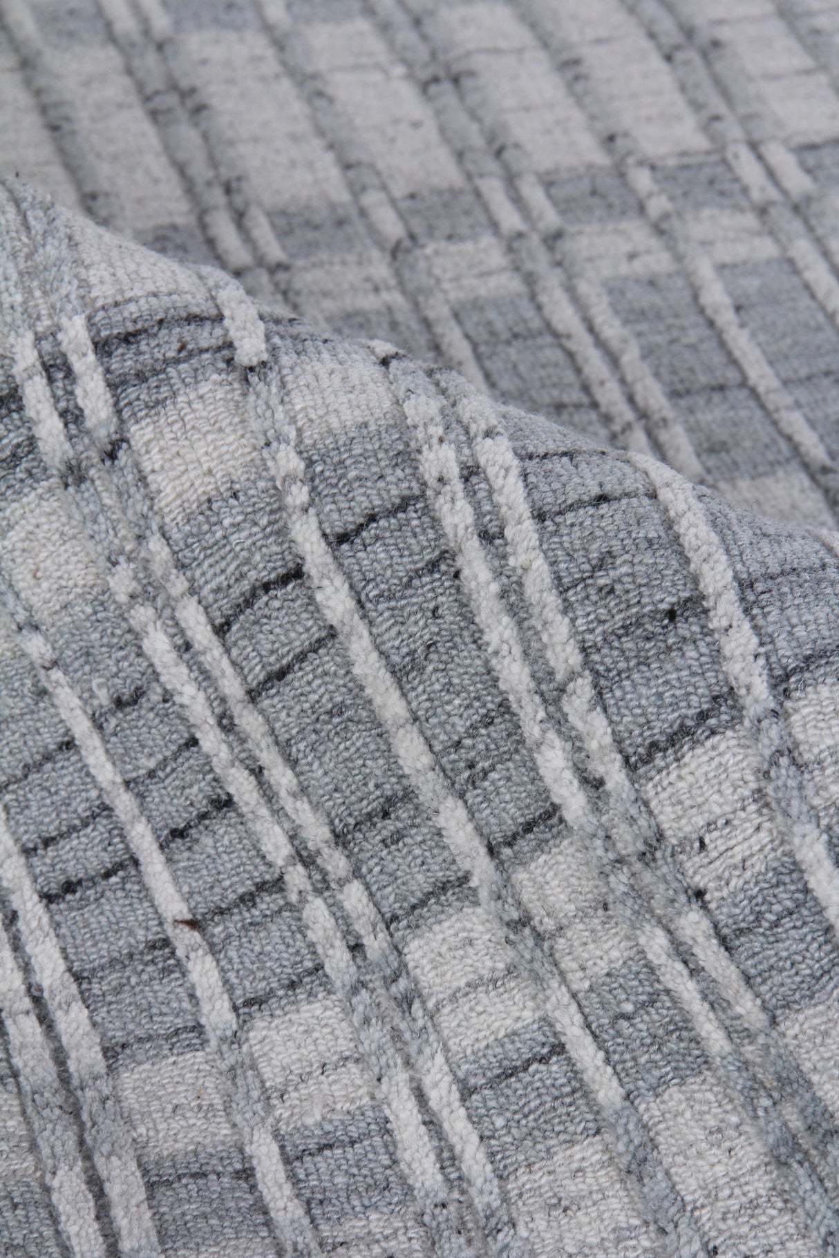 Exquisite Rugs Provident Hand Loomed Wool/Bamboo Silk in 3140 Silver 6' x 9' Area Rug