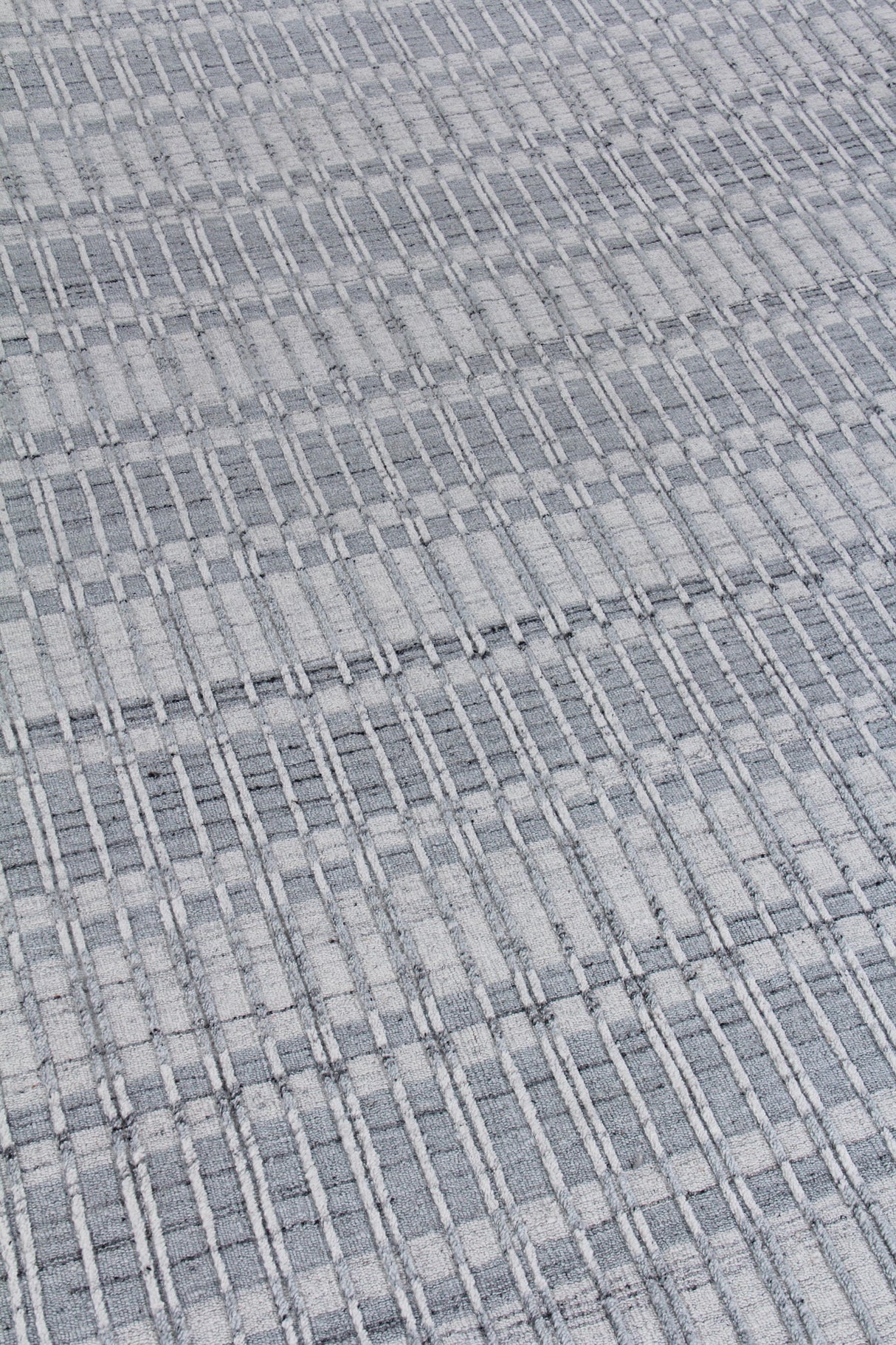 Exquisite Rugs Provident Hand Loomed Wool/Bamboo Silk in 3140 Silver 6' x 9' Area Rug