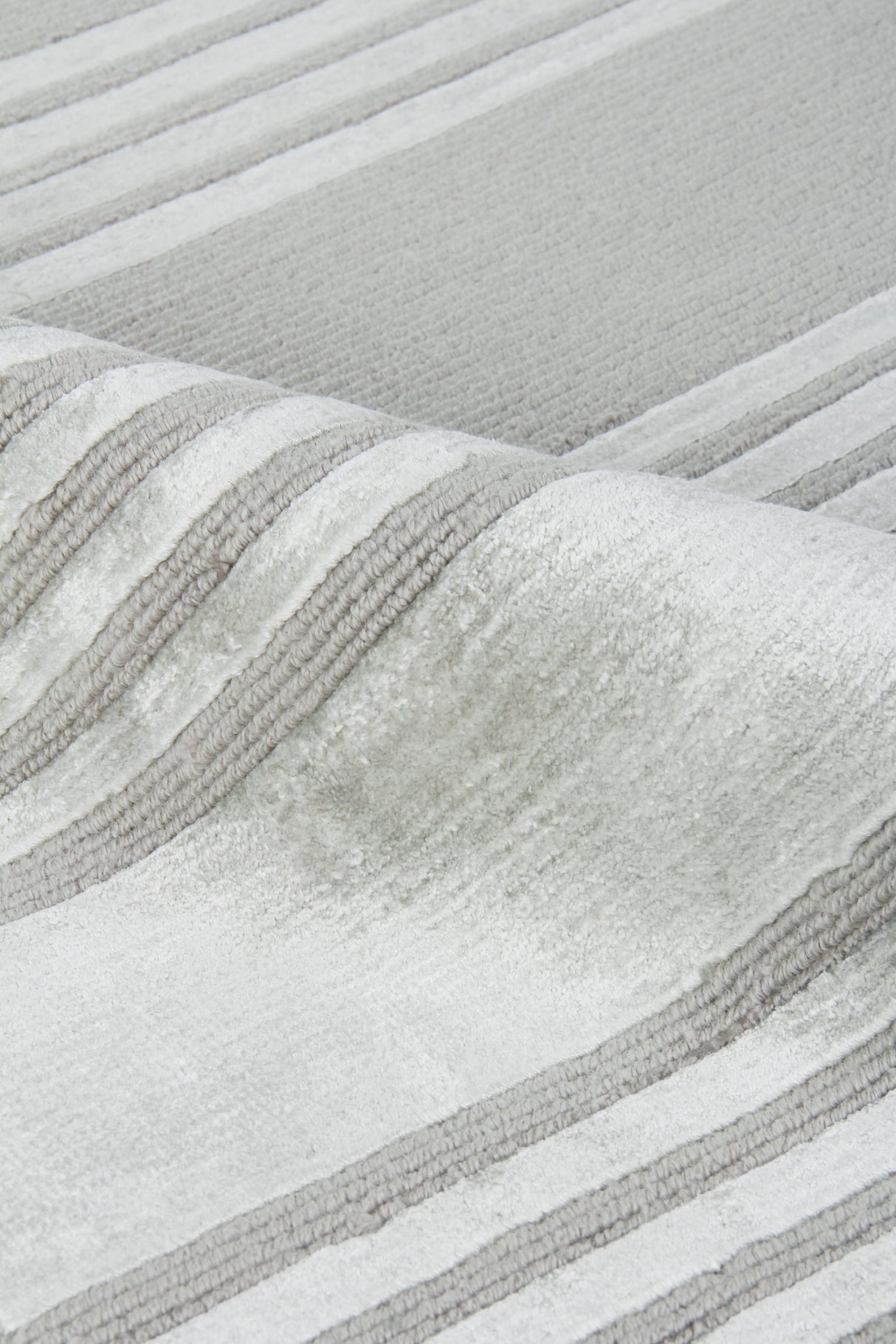 Exquisite Rugs Metro Velvet Hand Knotted Wool/Viscose in 3201 Ivory 4' x 6' Area Rug