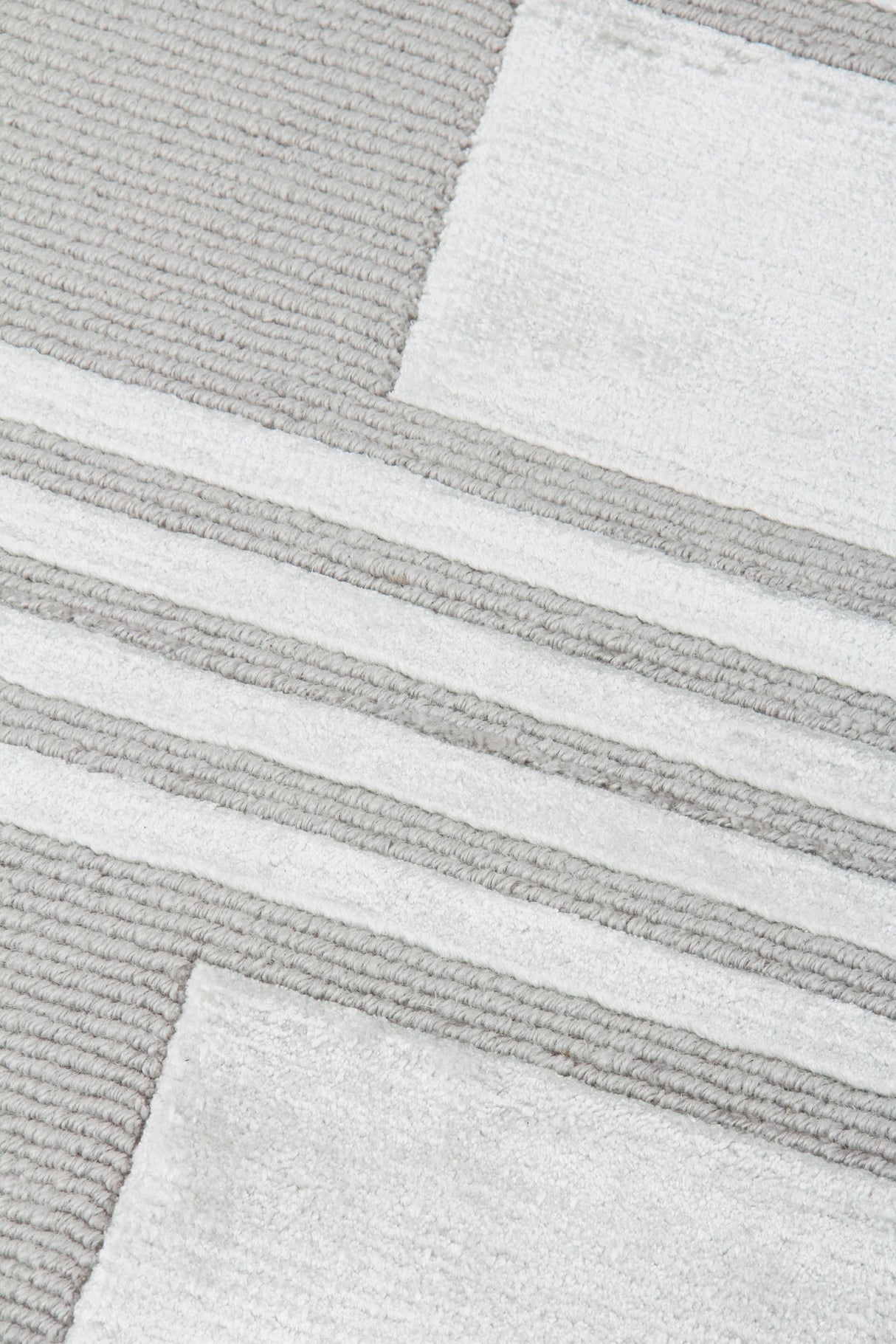 Exquisite Rugs Metro Velvet Hand Knotted Wool/Viscose in 3201 Ivory 4' x 6' Area Rug