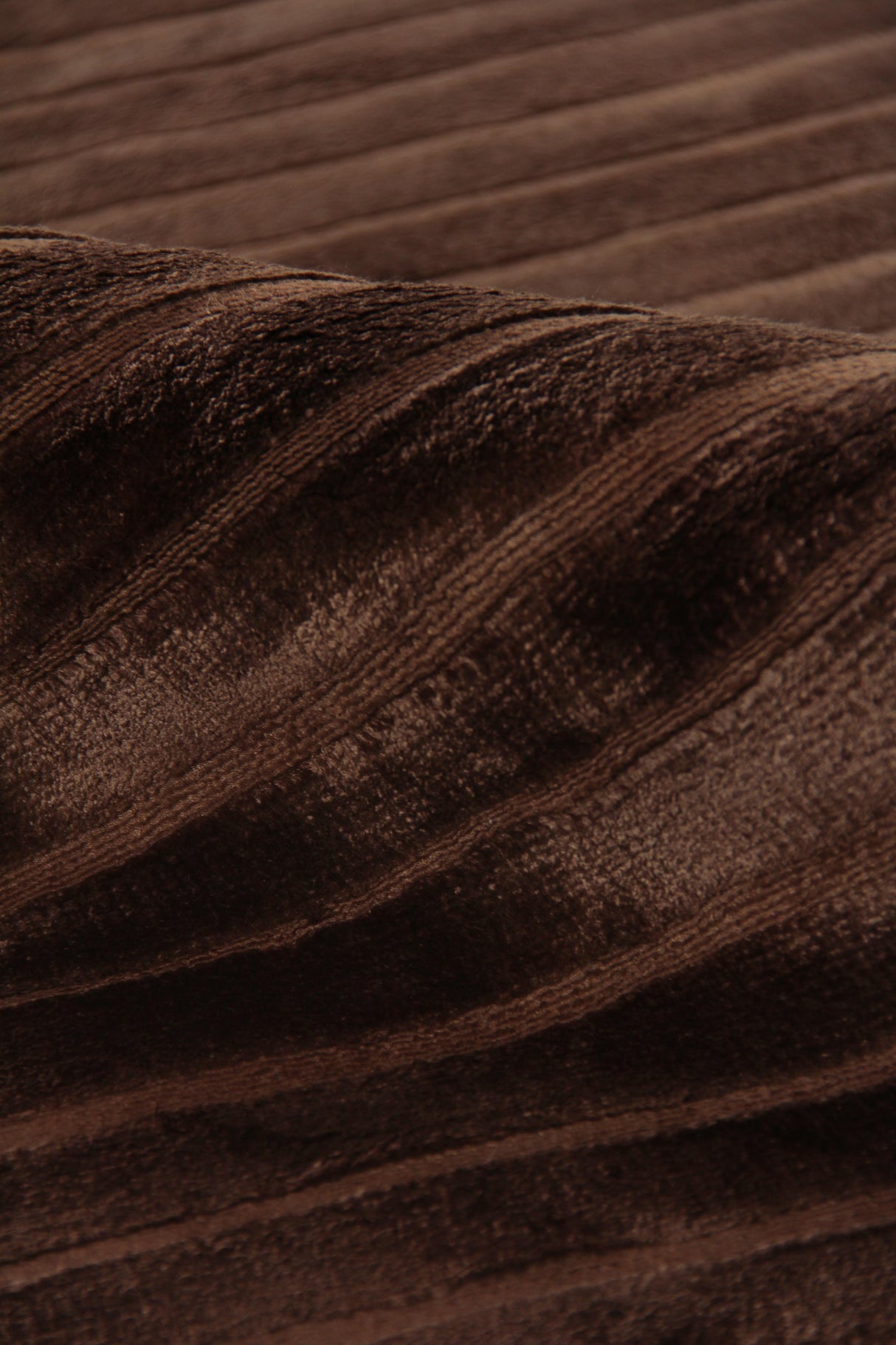 Exquisite Rugs High Low Hand Loomed Viscose in 3229 Chocolate 8' x 10' Area Rug