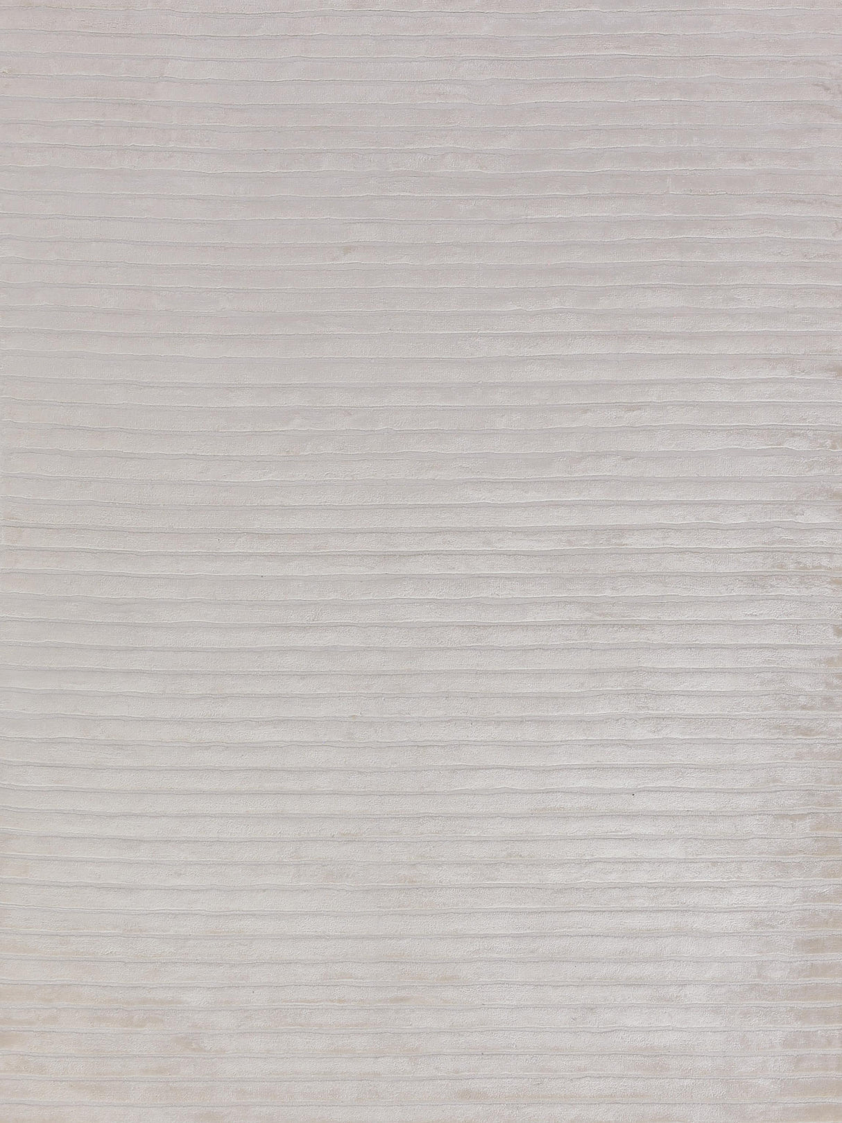 Exquisite Rugs High Low Hand Loomed Viscose in 3230 White 4' x 6' Area Rug