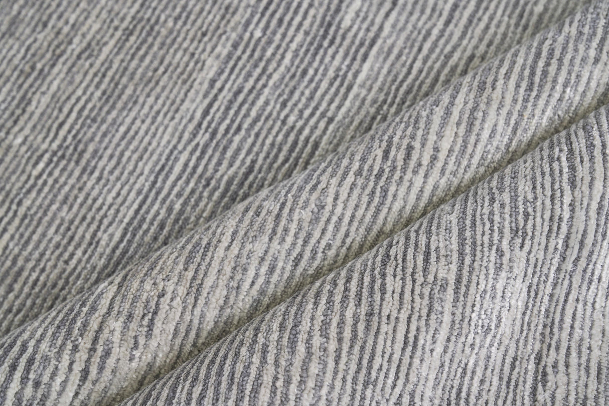 Exquisite Rugs Crush Hand Knotted Bamboo Silk in 3302 Dark Silver/Silver 8' x 10' Area Rug