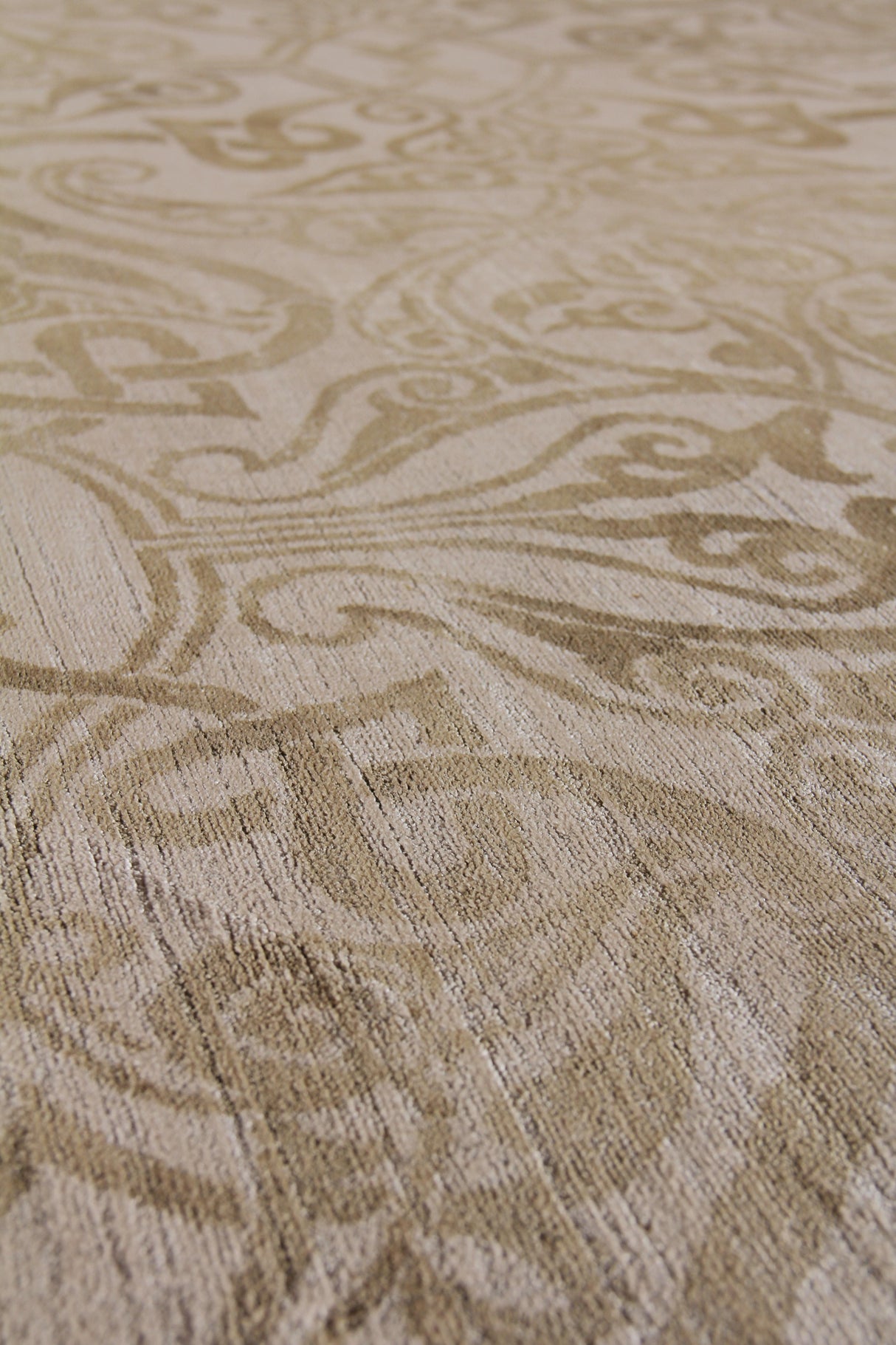 Exquisite Rugs Koda Hand Loomed Bamboo Silk in 3324 Light Beige 9' x 12' Area Rug