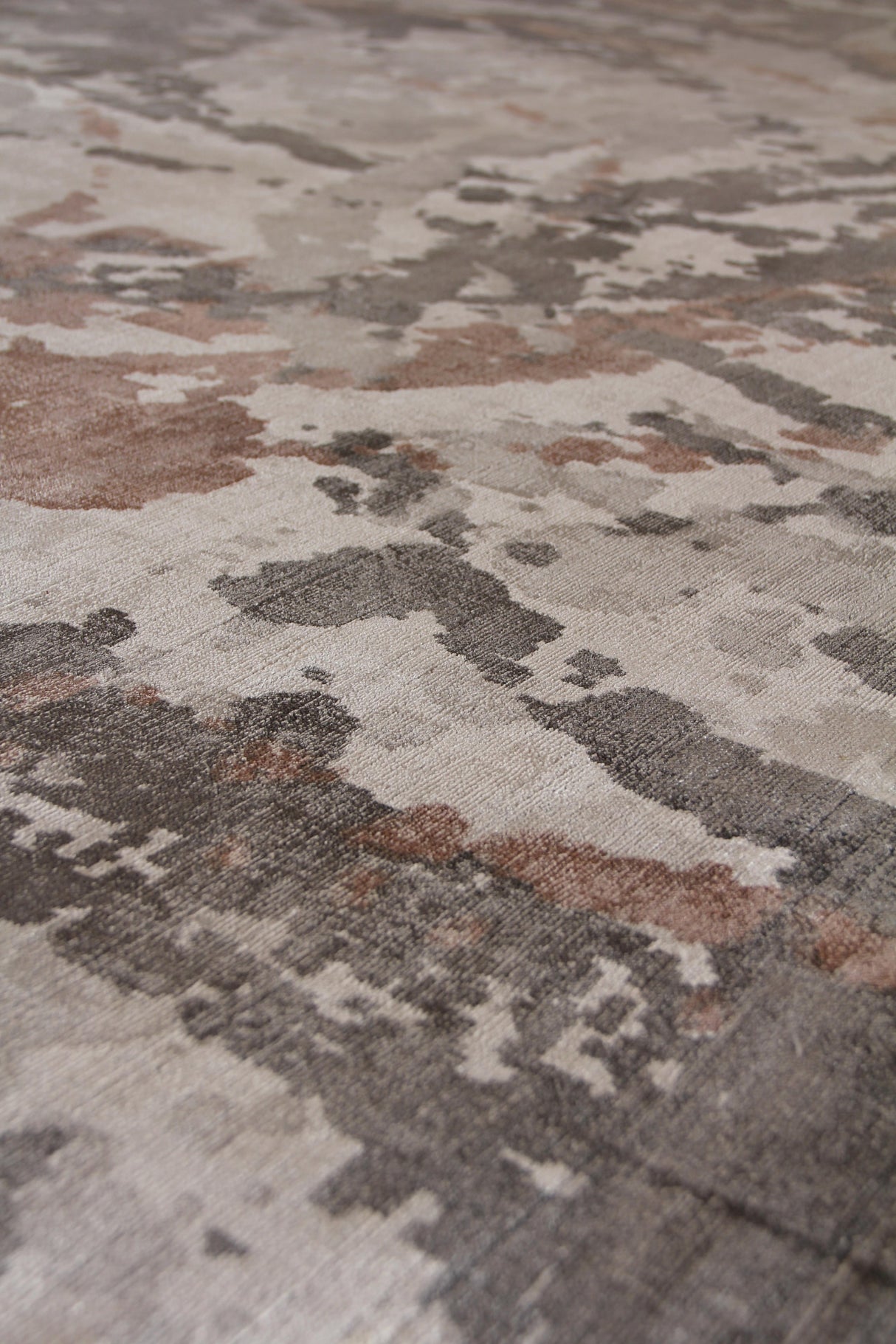 Exquisite Rugs Koda Hand Loomed Bamboo Silk in 3330 Copper/Charcoal 10' x 14' Area Rug