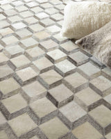 Exquisite Rugs Natural Hide Handmade Leather Hide in 3334 Ivory/Silver 5' x 8' Area Rug