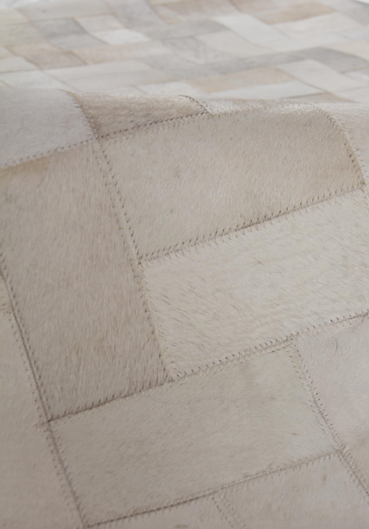 Exquisite Rugs Natural Hide Handmade Leather Hide in 3354 Ivory/Multi 10' x 13' Area Rug