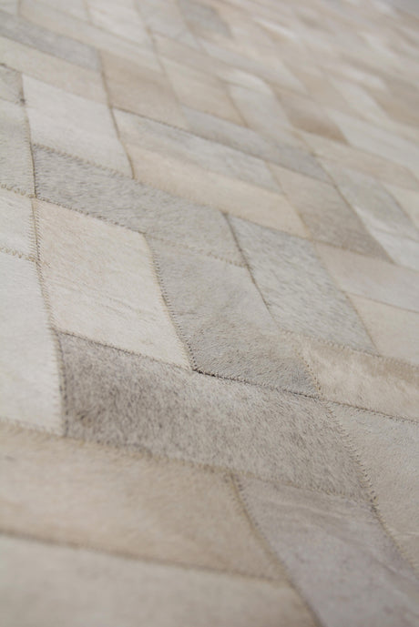 Exquisite Rugs Natural Hide Handmade Leather Hide in 3354 Ivory/Multi 10' x 13' Area Rug