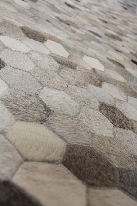 Exquisite Rugs Natural Hide Handmade Leather Hide in 3357 Dark Gray/Multi 5' x 8' Area Rug