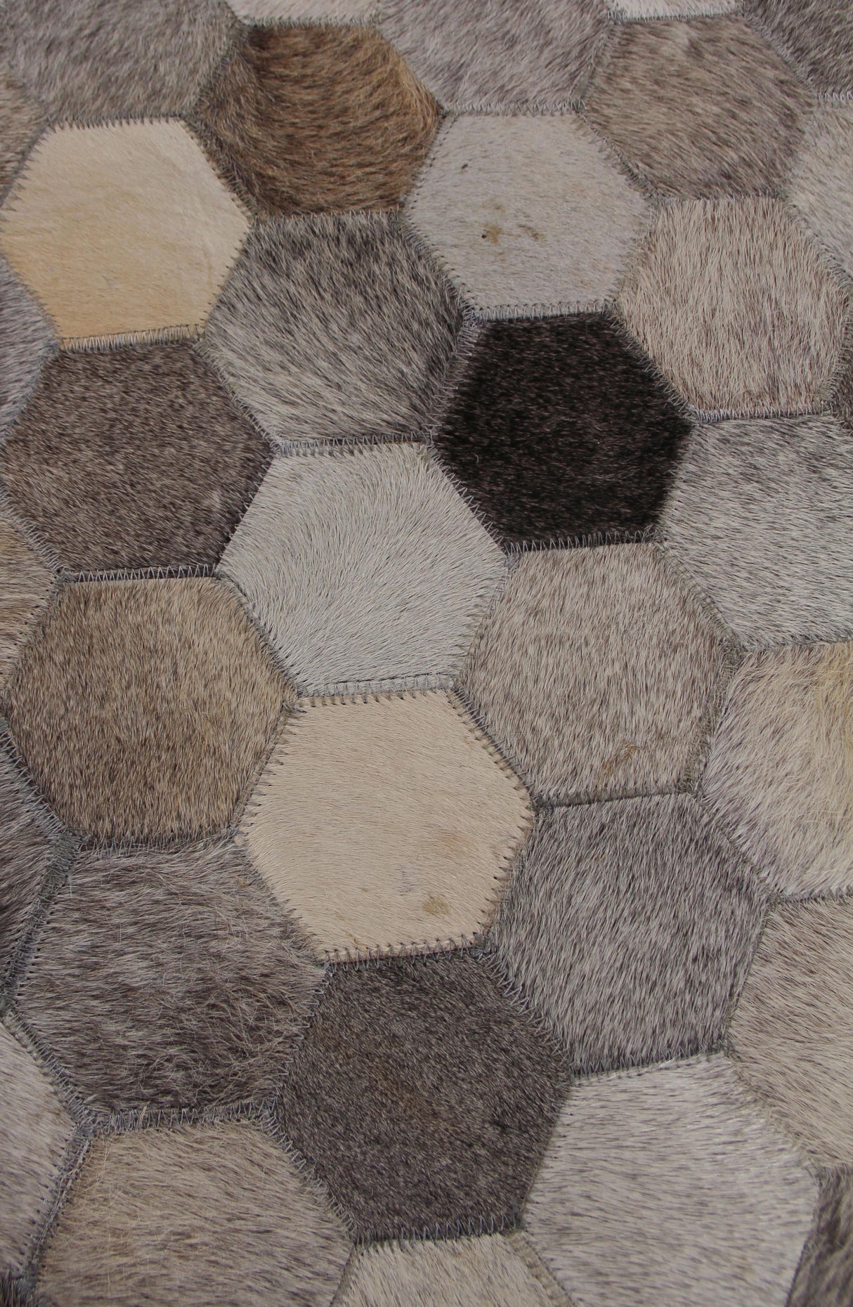 Exquisite Rugs Natural Hide Handmade Leather Hide in 3357 Dark Gray/Multi 8' x 11' Area Rug