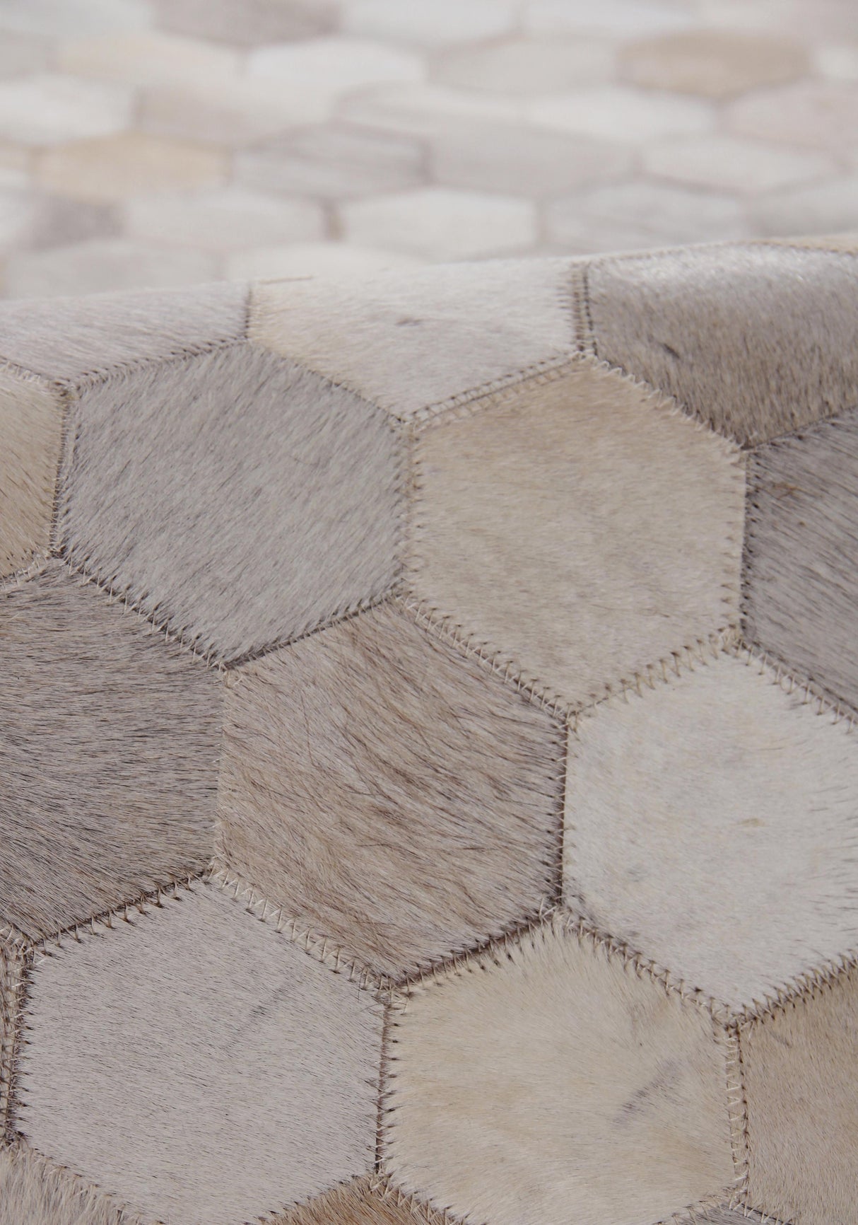 Exquisite Rugs Natural Hide Handmade Leather Hide in 3358 Ivory/Multi 8' x 11' Area Rug