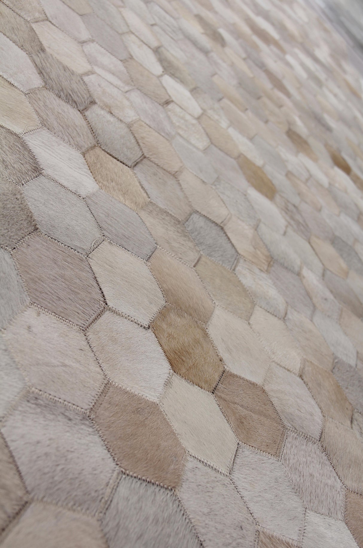 Exquisite Rugs Natural Hide Handmade Leather Hide in 3358 Ivory/Multi 8' x 11' Area Rug