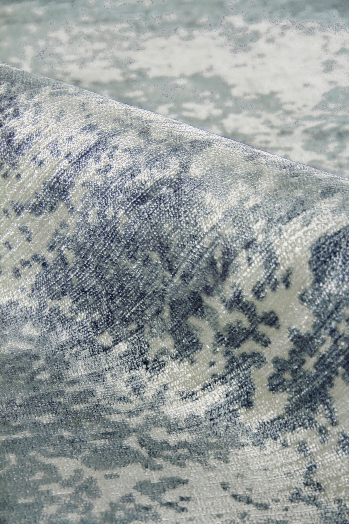 Exquisite Rugs Koda Hand Loomed Bamboo Silk in 3393 Light Blue 10' x 14' Area Rug