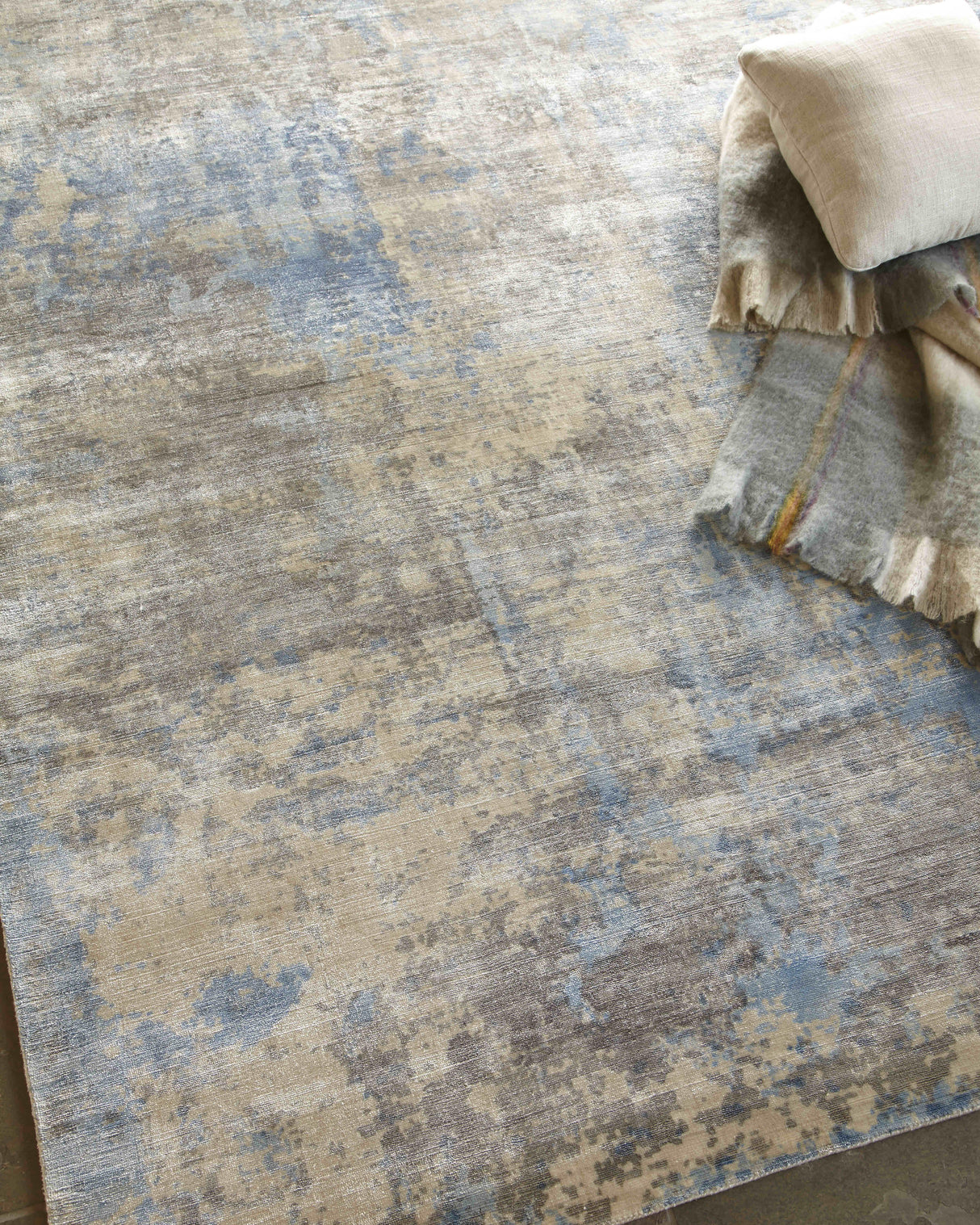 Exquisite Rugs Koda Hand Loomed Bamboo Silk in 3394 Blue/Gray 12' x 15' Area Rug