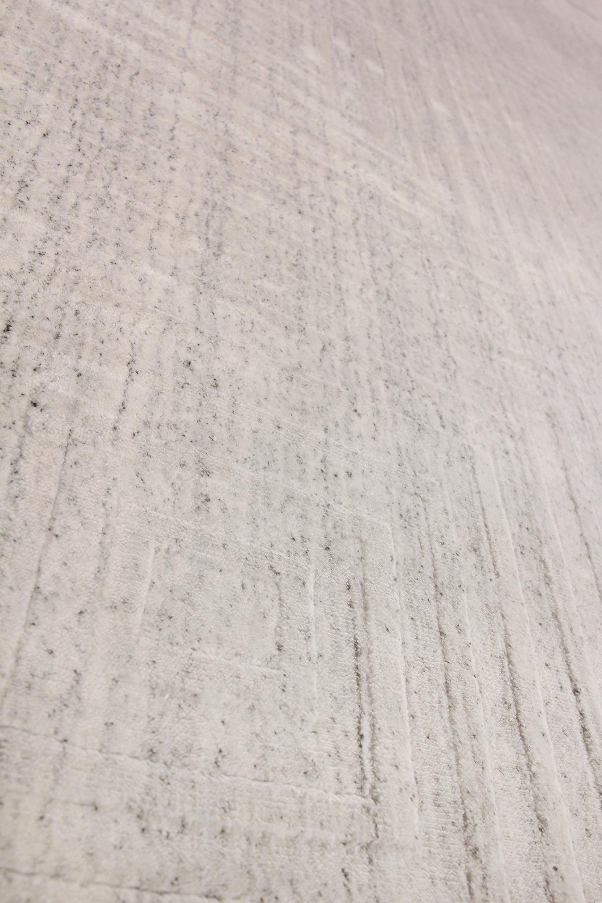 Exquisite Rugs Robin Embossed Hand Loomed Bamboo Silk/Wool in 3407 White 12' x 15' Area Rug