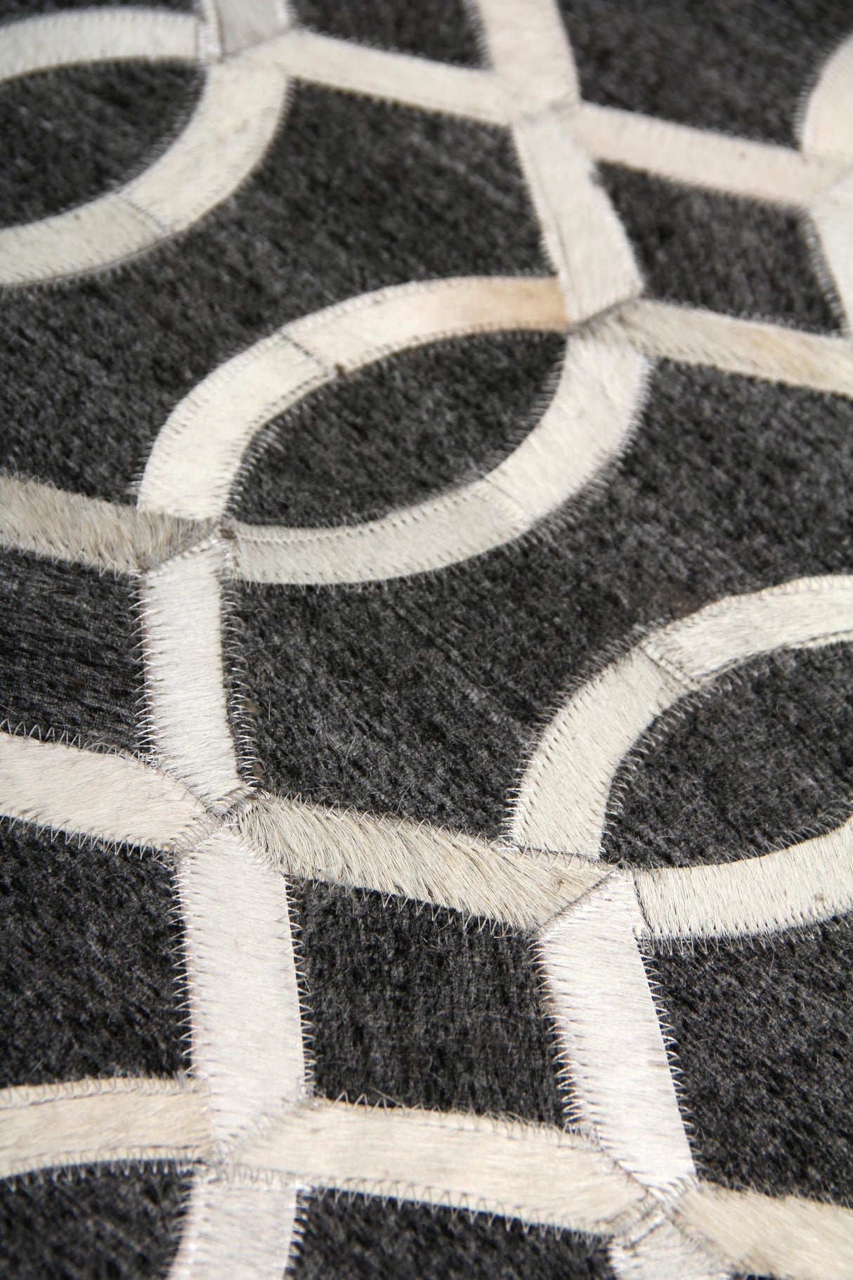 Exquisite Rugs Berlin Hand Tufted Leather/Viscose in 3414 Charcoal/Ivory 8' x 10' Area Rug
