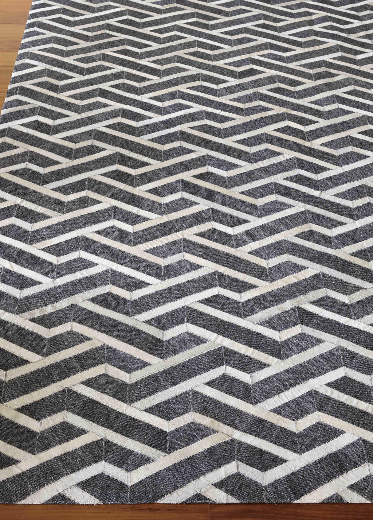 Exquisite Rugs Berlin Hand Tufted Leather/Viscose in 3417 Charcoal/Ivory 8' x 11' Area Rug