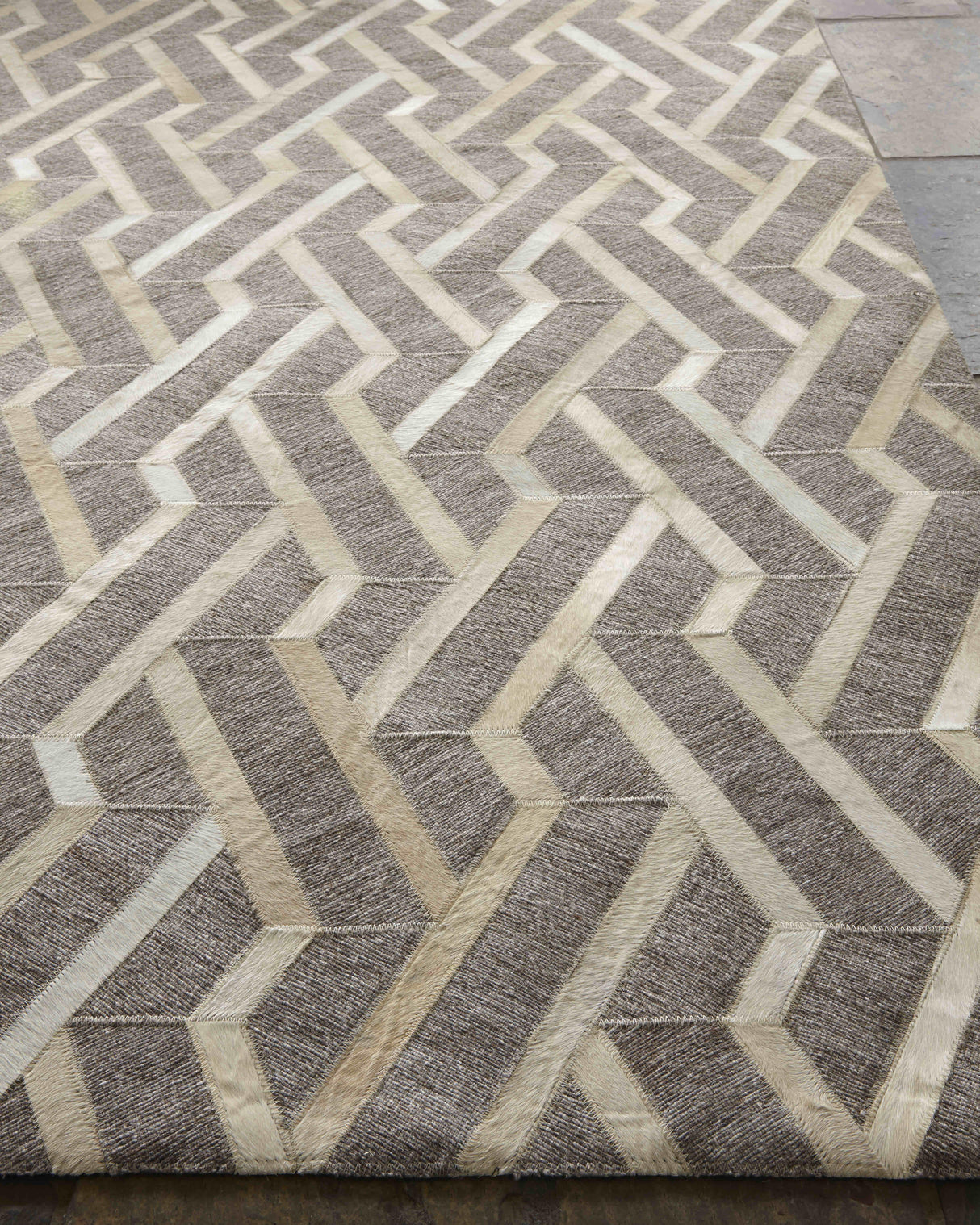 Exquisite Rugs Berlin Hand Tufted Leather/Viscose in 3418 Beige/Ivory 8' x 11' Area Rug