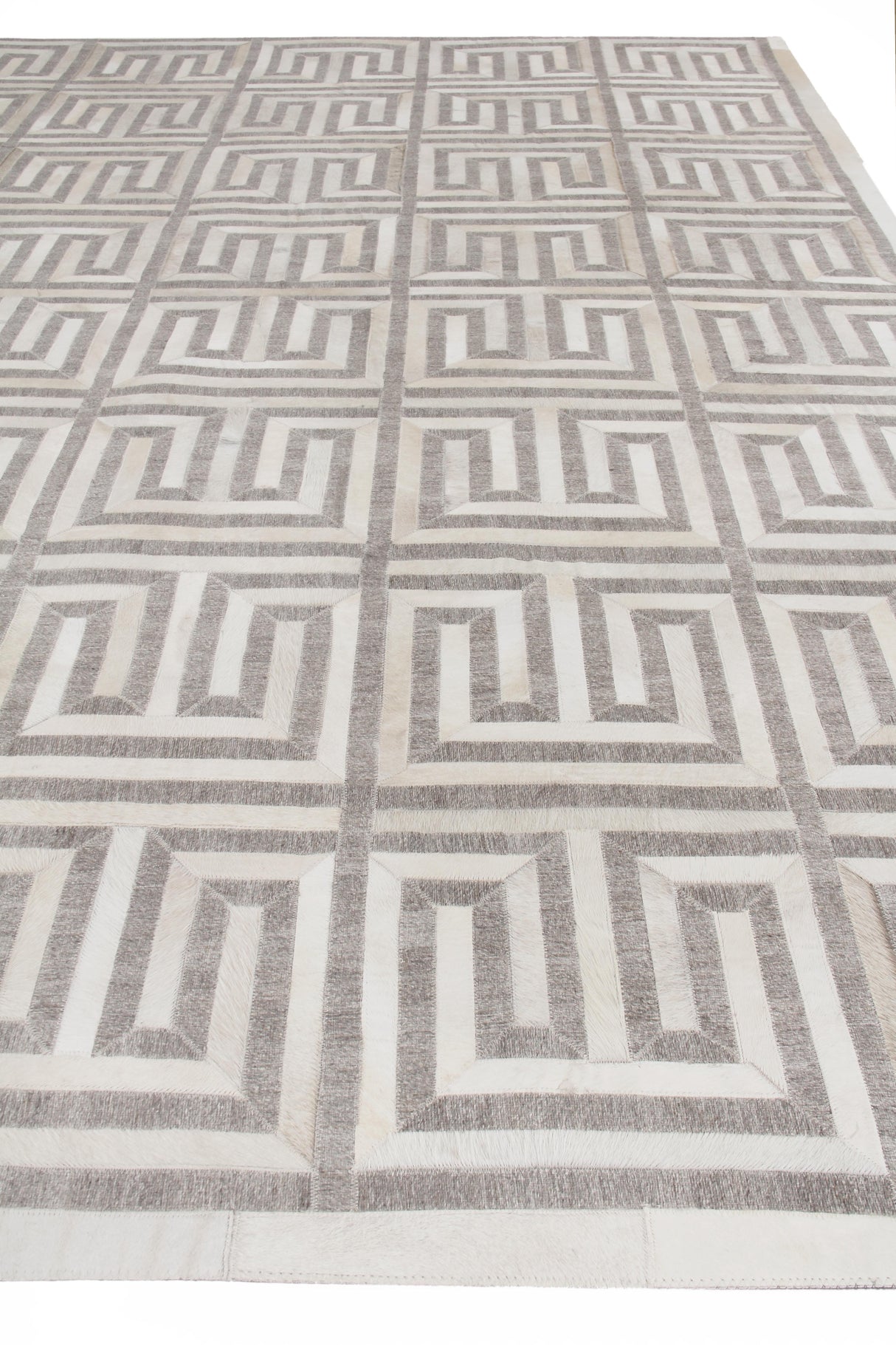 Exquisite Rugs Berlin Hand Tufted Leather/Viscose in 3419 Silver/Ivory 8' x 10' Area Rug