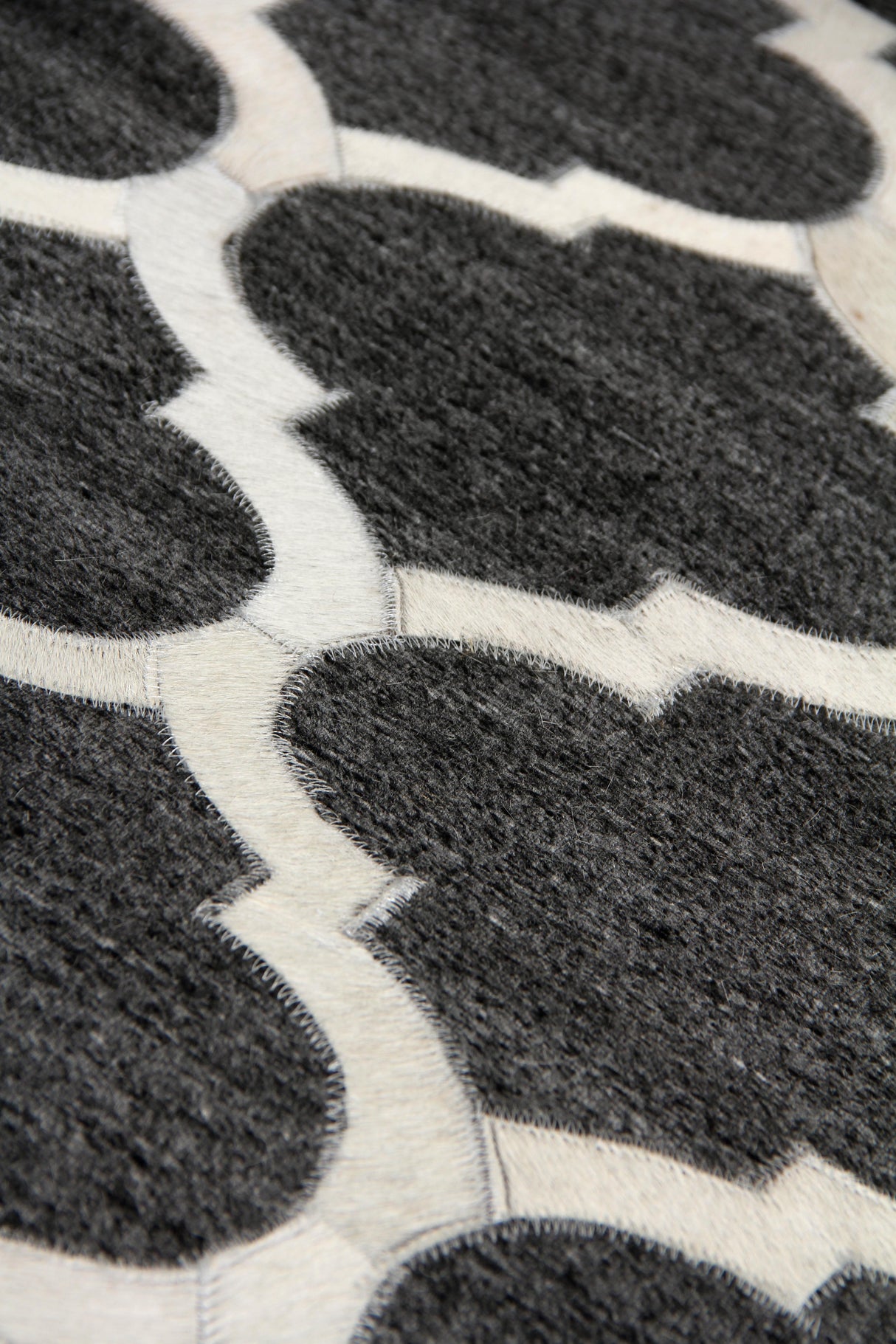 Exquisite Rugs Berlin Hand Tufted Leather/Viscose in 3423 Charcoal/Ivory 8' x 11' Area Rug