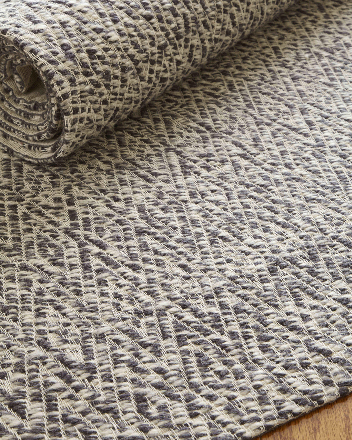 Exquisite Rugs Woven Earth Flatweave New Zealand Wool in 3430 Charcoal 6' x 9' Area Rug