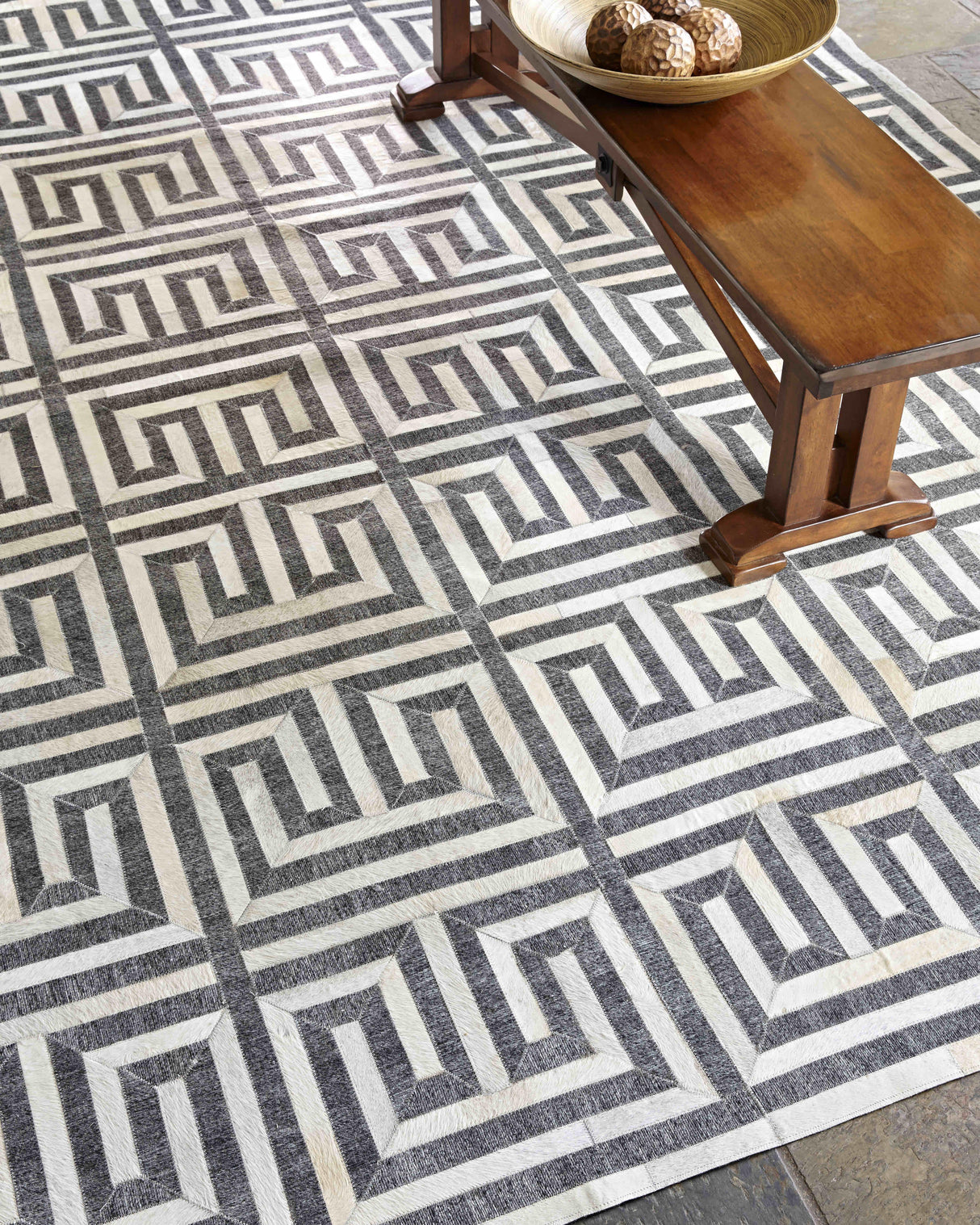 Exquisite Rugs Berlin Hand Tufted Leather/Viscose in 3455 Charcoal/Ivory 9.5' x 13.5' Area Rug