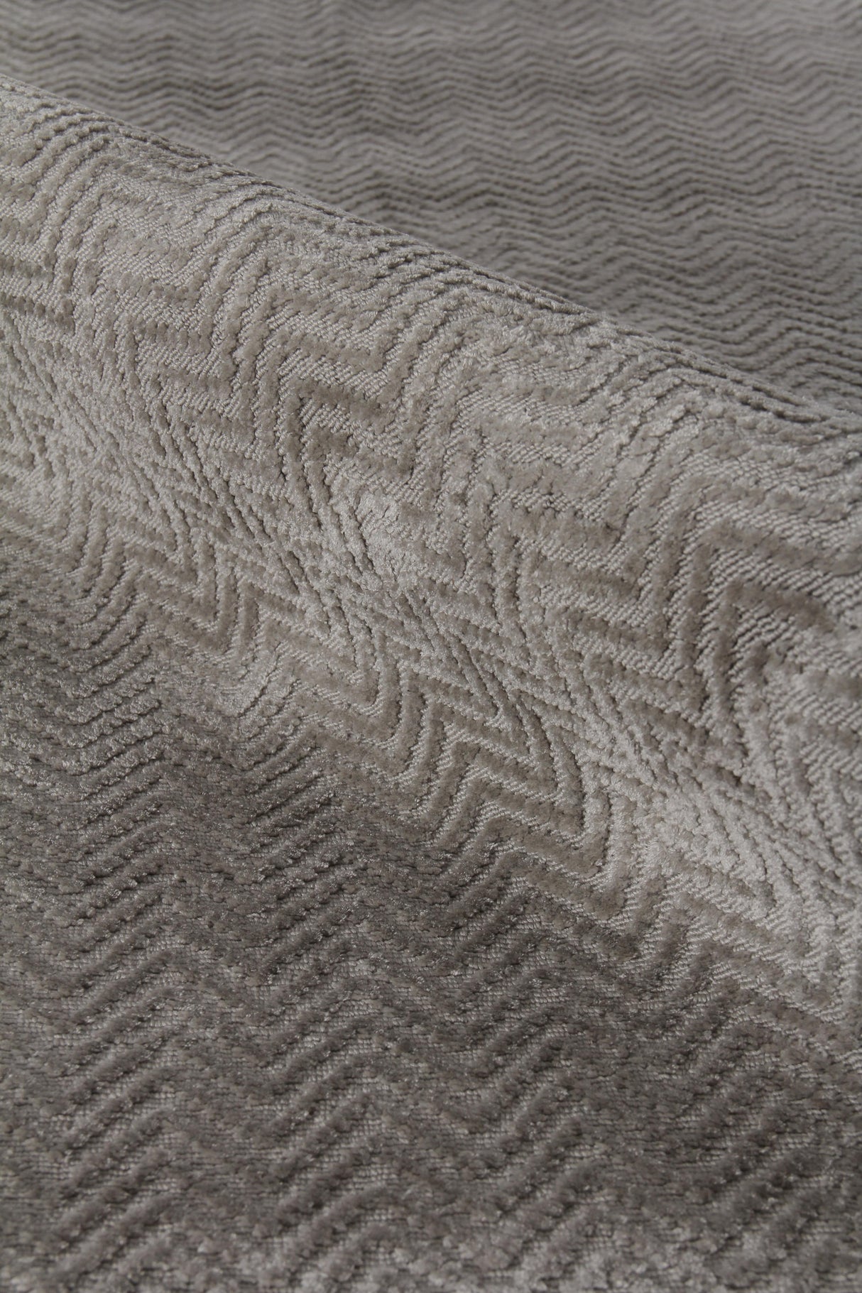 Exquisite Rugs Pavo Hand Loomed Tencel in 3470 Silver 14' x 18' Area Rug