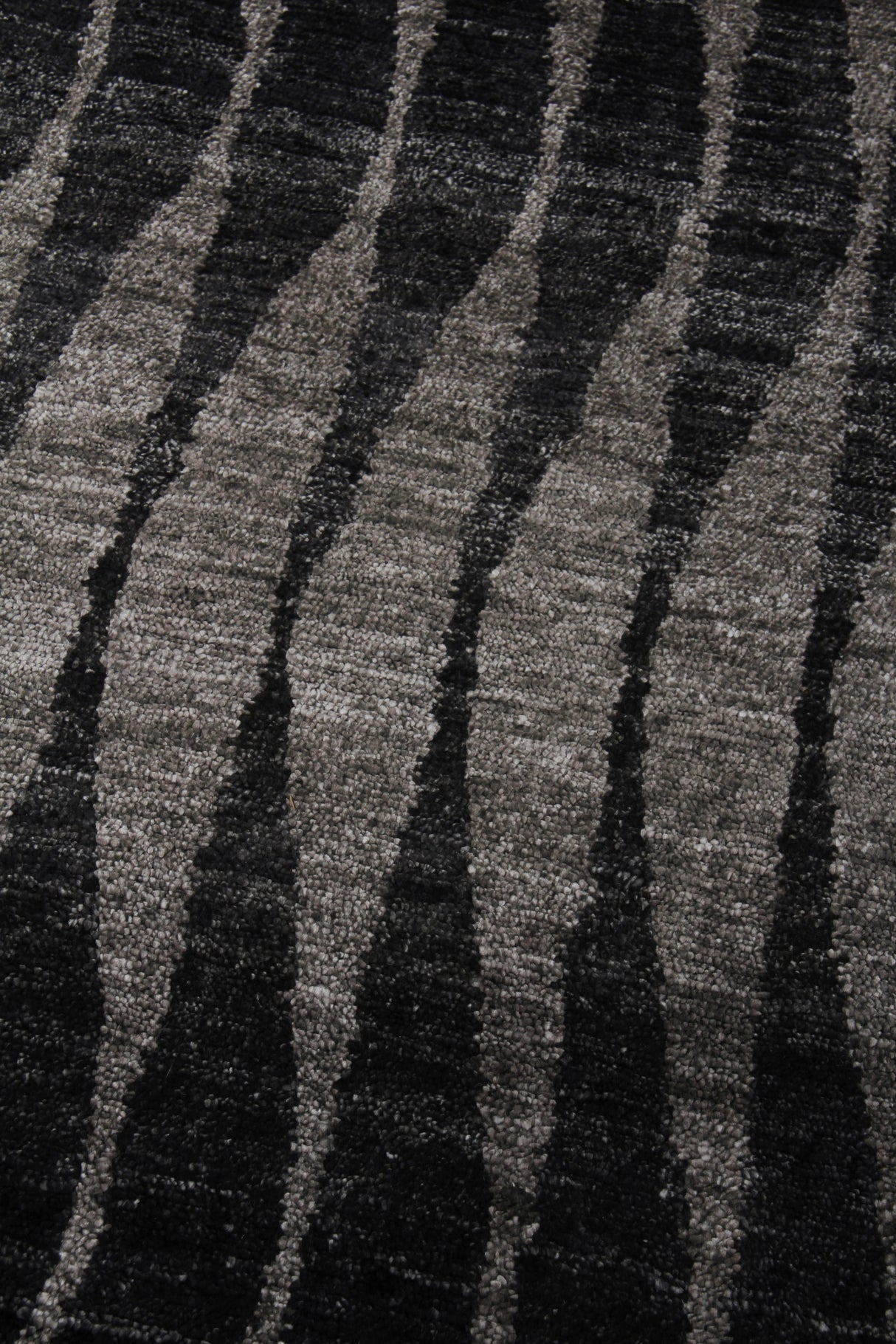 Exquisite Rugs Super Tibetan Hand Knotted Wool/Bamboo Silk in 3524 Gray/Charcoal 10' x 14' Area Rug