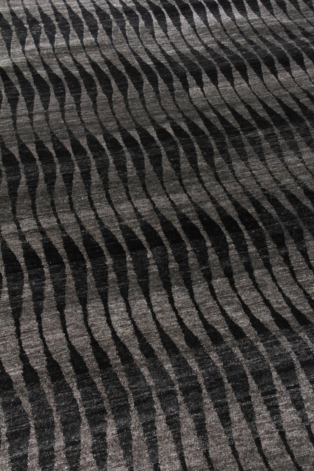 Exquisite Rugs Super Tibetan Hand Knotted Wool/Bamboo Silk in 3524 Gray/Charcoal 10' x 14' Area Rug